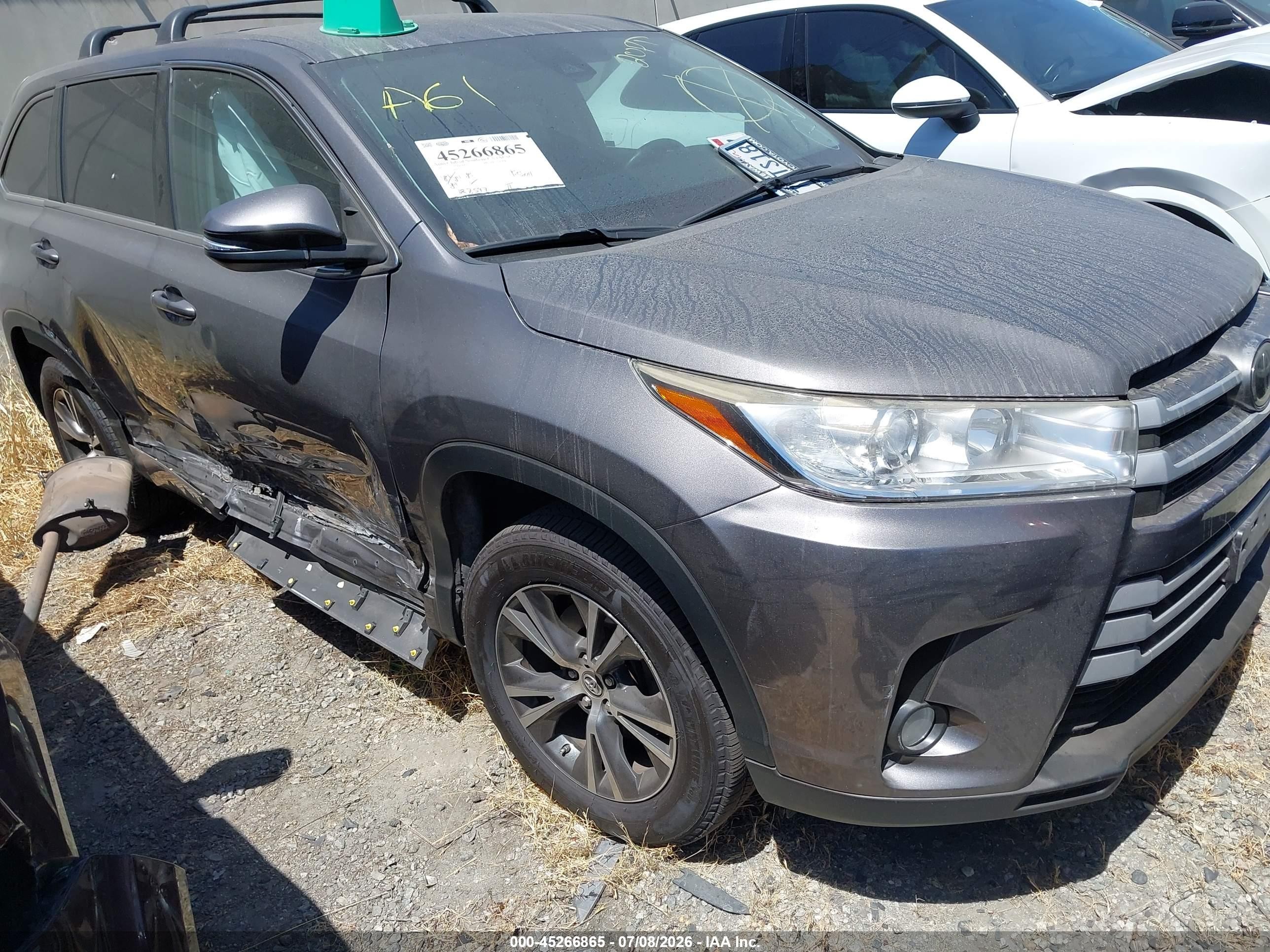 2017 Toyota Highlander VIN 5TDZZRFH3HS213189 IAAI salvage auction — Side, Salvage Certificate (California), sold $5,100 on 2026-07-11 (photo 1)