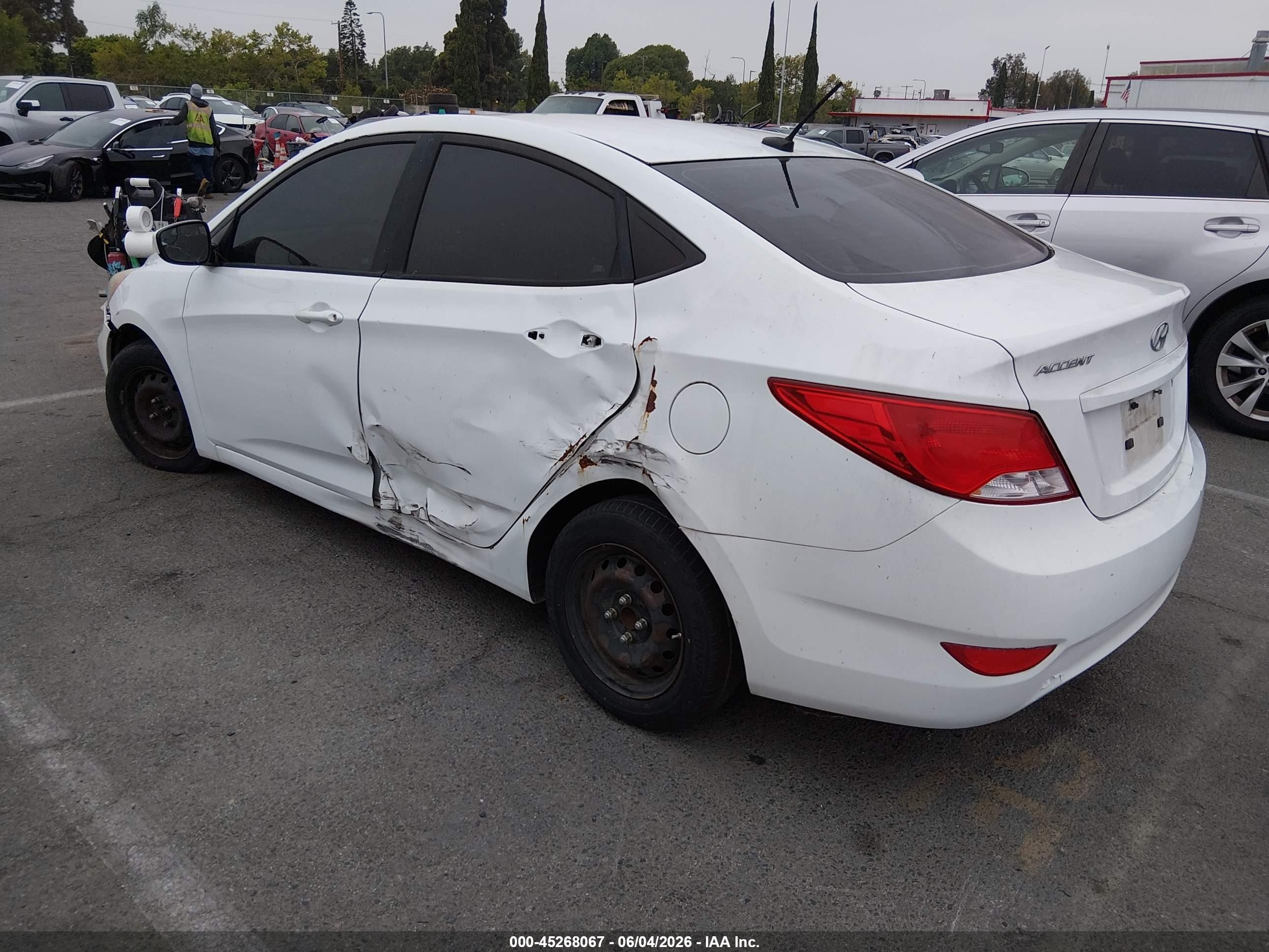 2015 Hyundai Accent VIN KMHCT4AE5FU806273 IAAI salvage auction — Normal Wear, Salvage (California), sold $425 on 2026-07-09 (photo 3)