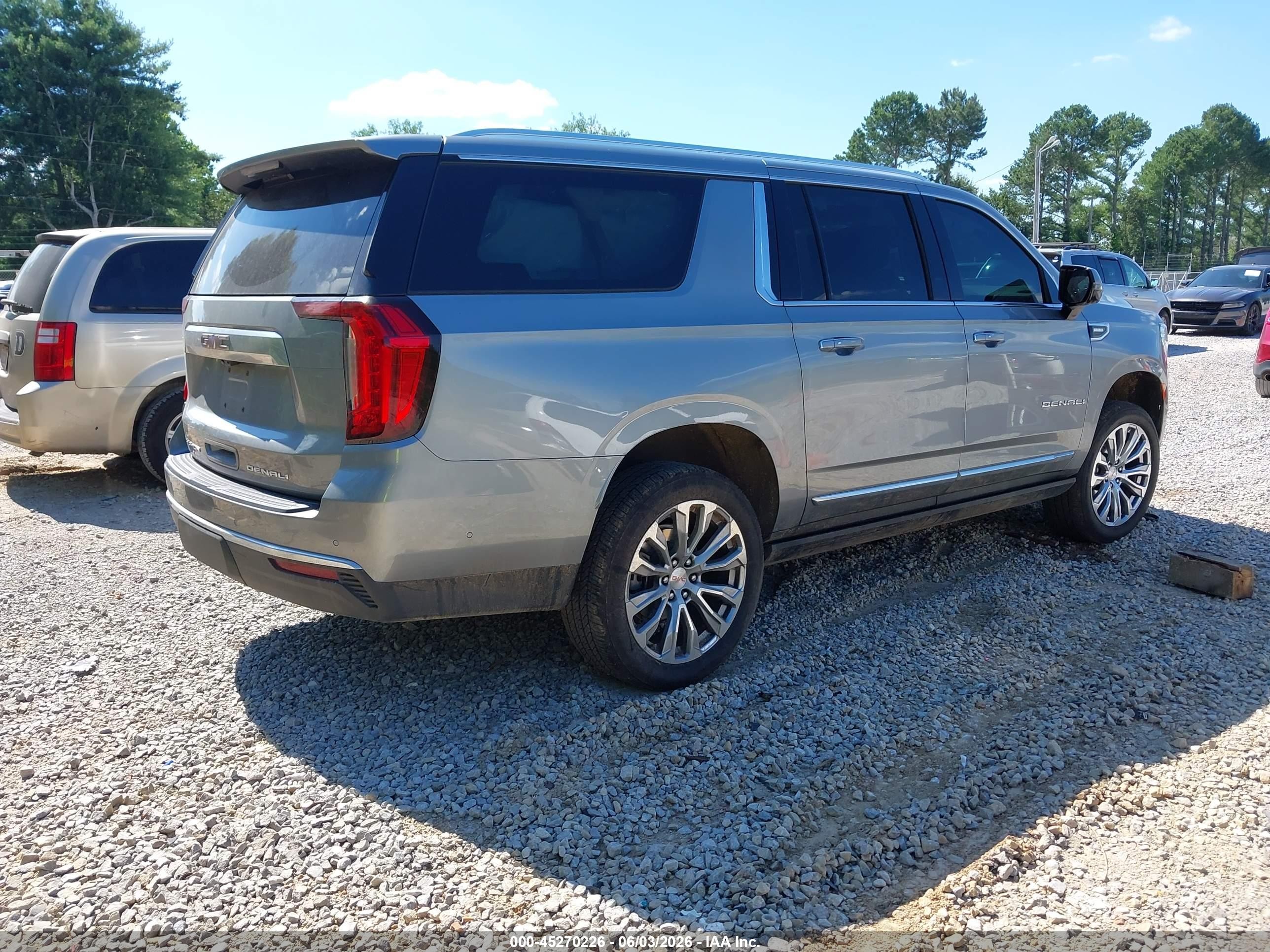 2023 Gmc Yukon VIN 1GKS2JKT2PR477846 IAAI salvage auction — Side, Salvage (Alabama), sold $25,550 on 2026-08-11 (photo 4)