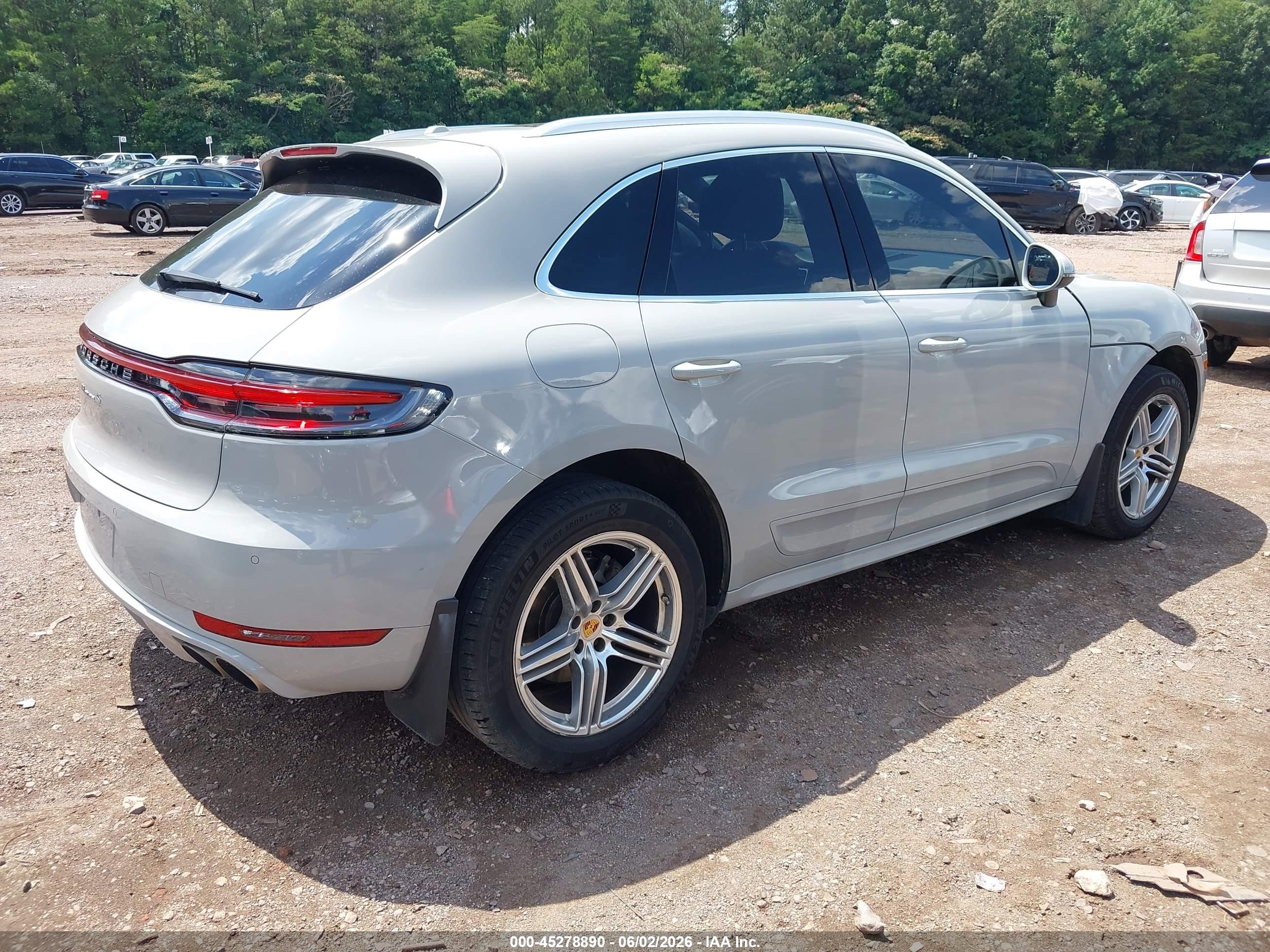 2020 Porsche Macan VIN WP1AB2A51LLB34151 IAAI salvage auction — Unknown, Salvage (Alabama), sold $14,350 on 2026-07-01 (photo 4)