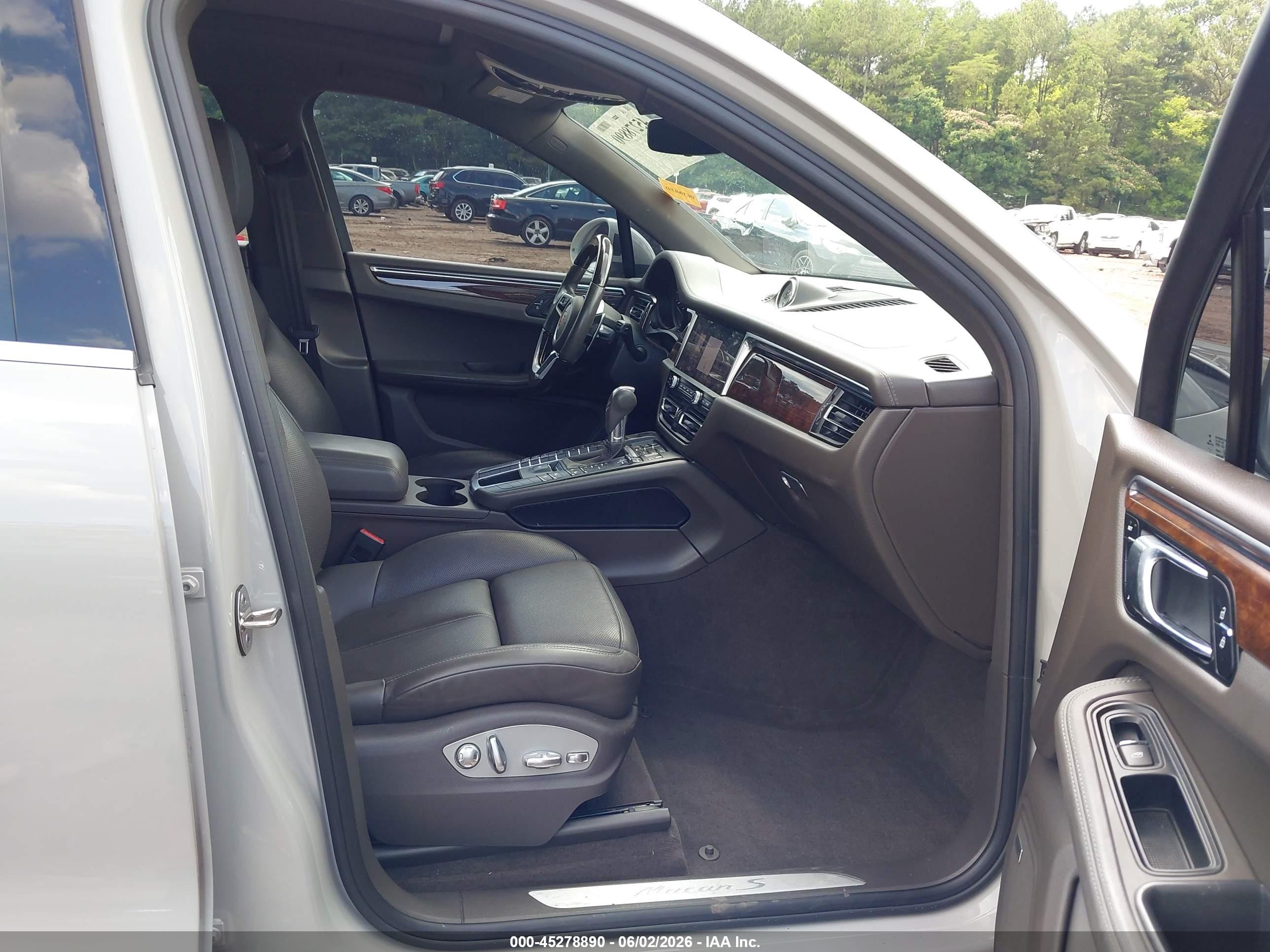 2020 Porsche Macan VIN WP1AB2A51LLB34151 IAAI salvage auction — Unknown, Salvage (Alabama), sold $14,350 on 2026-07-01 (photo 5)