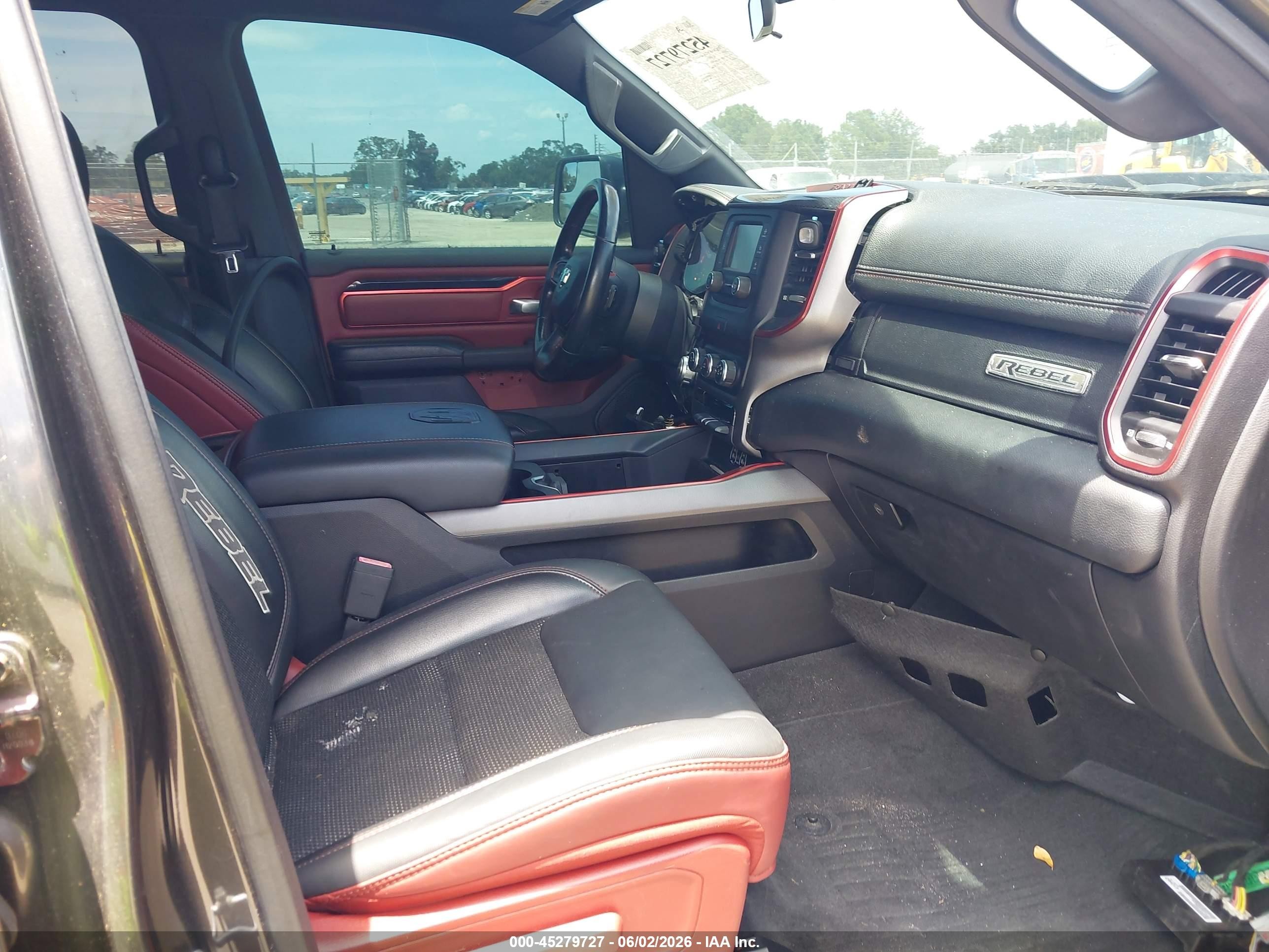 2019 Ram 1500 VIN 1C6SRFET6KN840995 IAAI salvage auction — Storm Damage, Rebuildable (Florida), sold $6,500 on 2026-09-13 (photo 5)