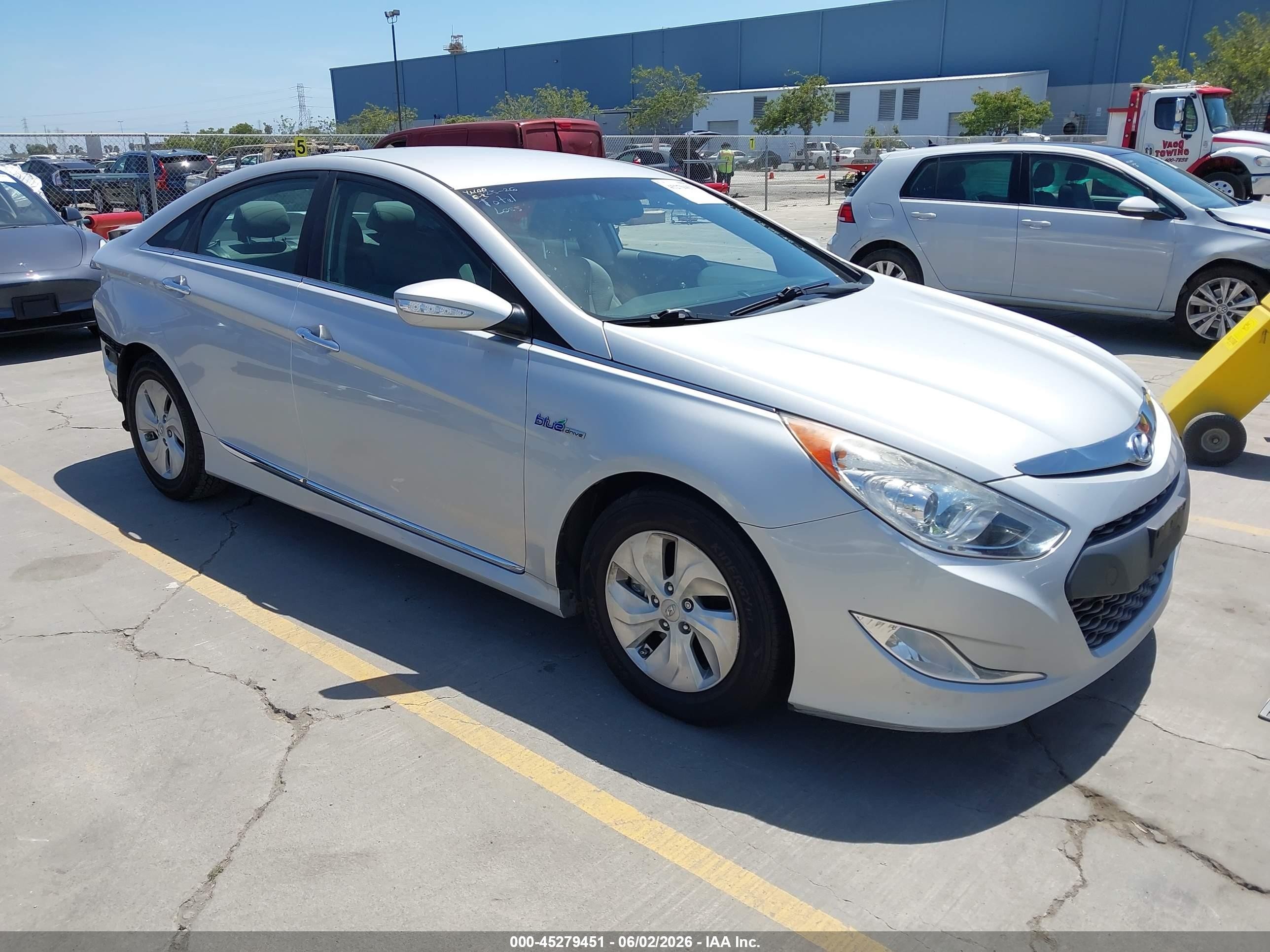 2015 Hyundai Sonata Hybrid VIN KMHEC4A42FA138692 IAAI salvage auction — Rear End, Salvage (California), sold $900 on 2026-07-08 (photo 1)