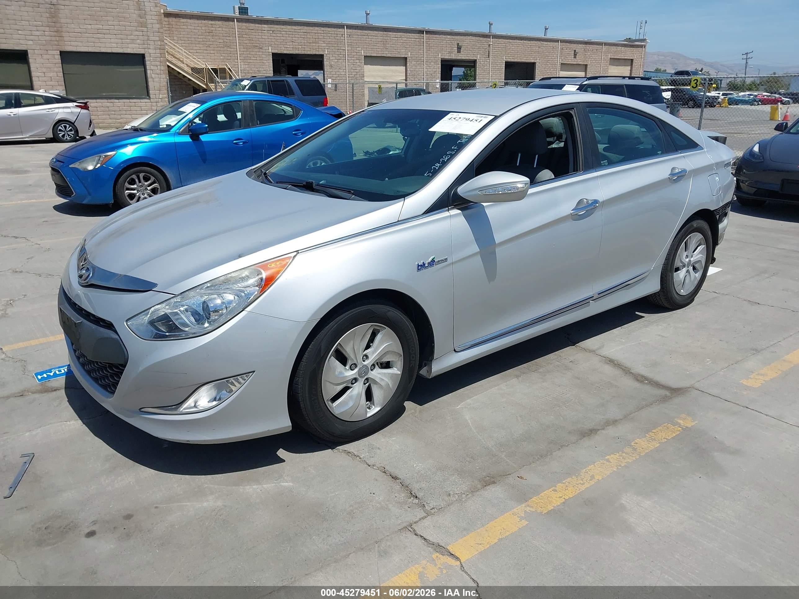 2015 Hyundai Sonata Hybrid VIN KMHEC4A42FA138692 IAAI salvage auction — Rear End, Salvage (California), sold $900 on 2026-07-08 (photo 2)