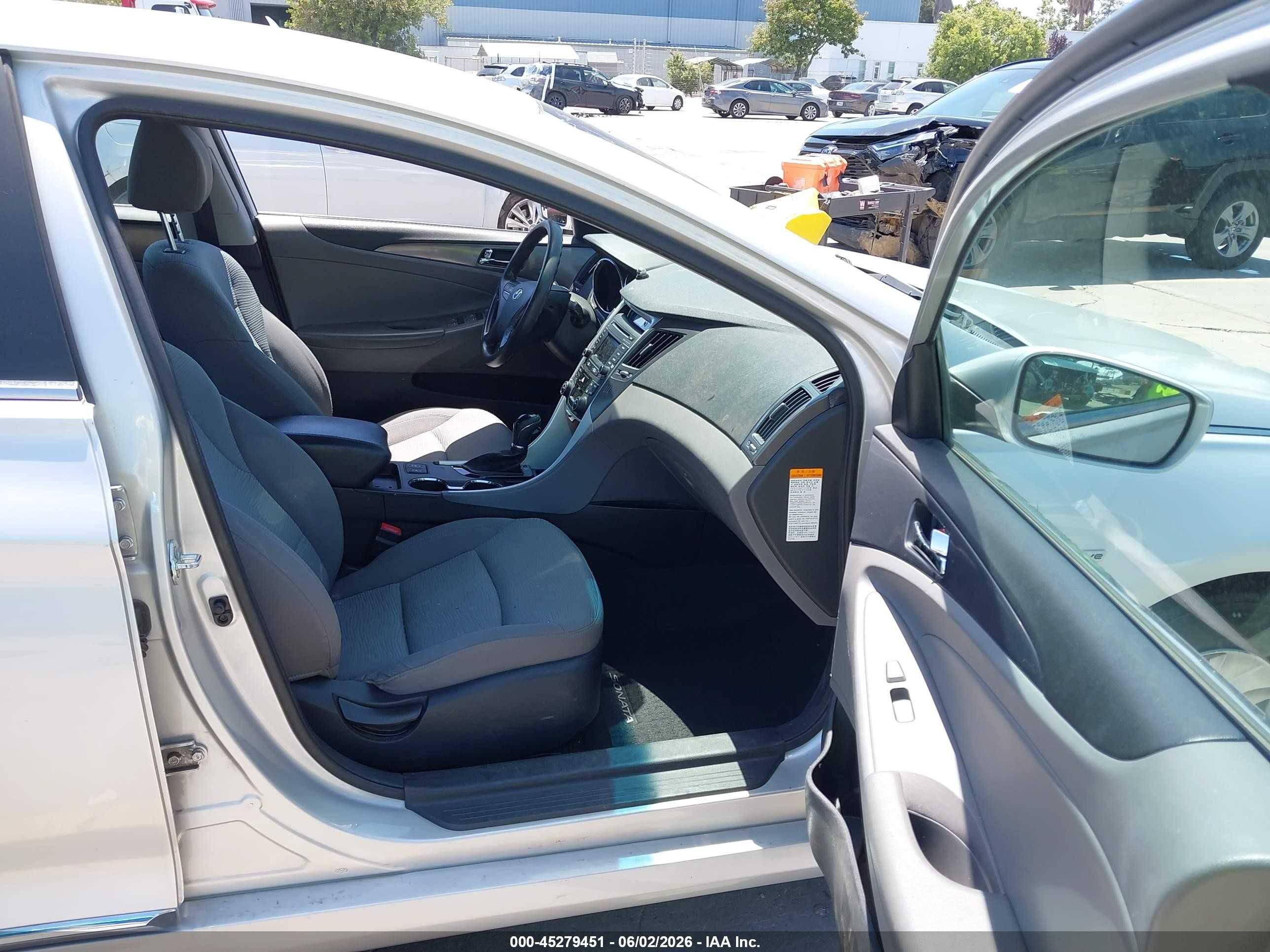 2015 Hyundai Sonata Hybrid VIN KMHEC4A42FA138692 IAAI salvage auction — Rear End, Salvage (California), sold $900 on 2026-07-08 (photo 5)