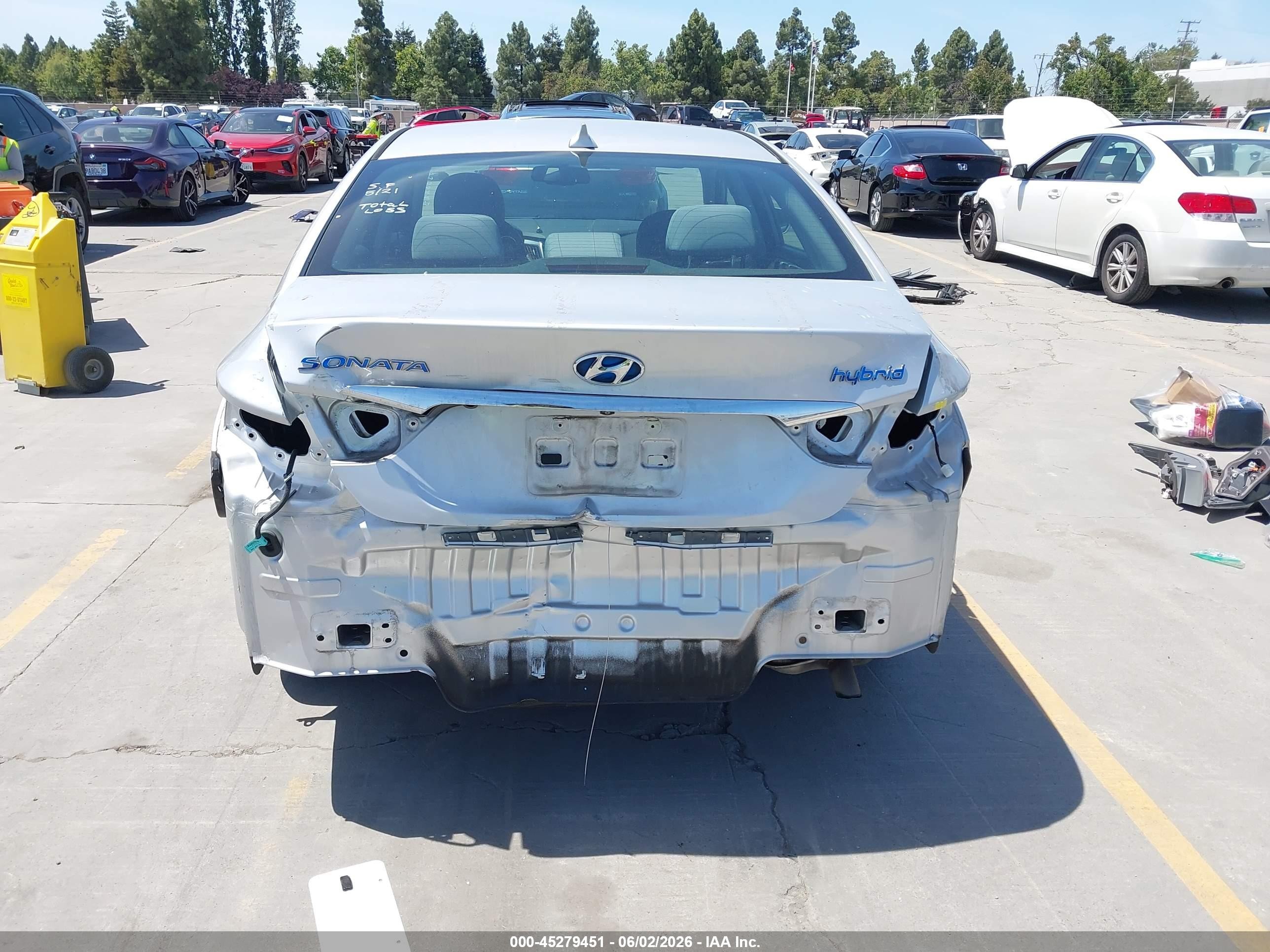 2015 Hyundai Sonata Hybrid VIN KMHEC4A42FA138692 IAAI salvage auction — Rear End, Salvage (California), sold $900 on 2026-07-08 (photo 6)