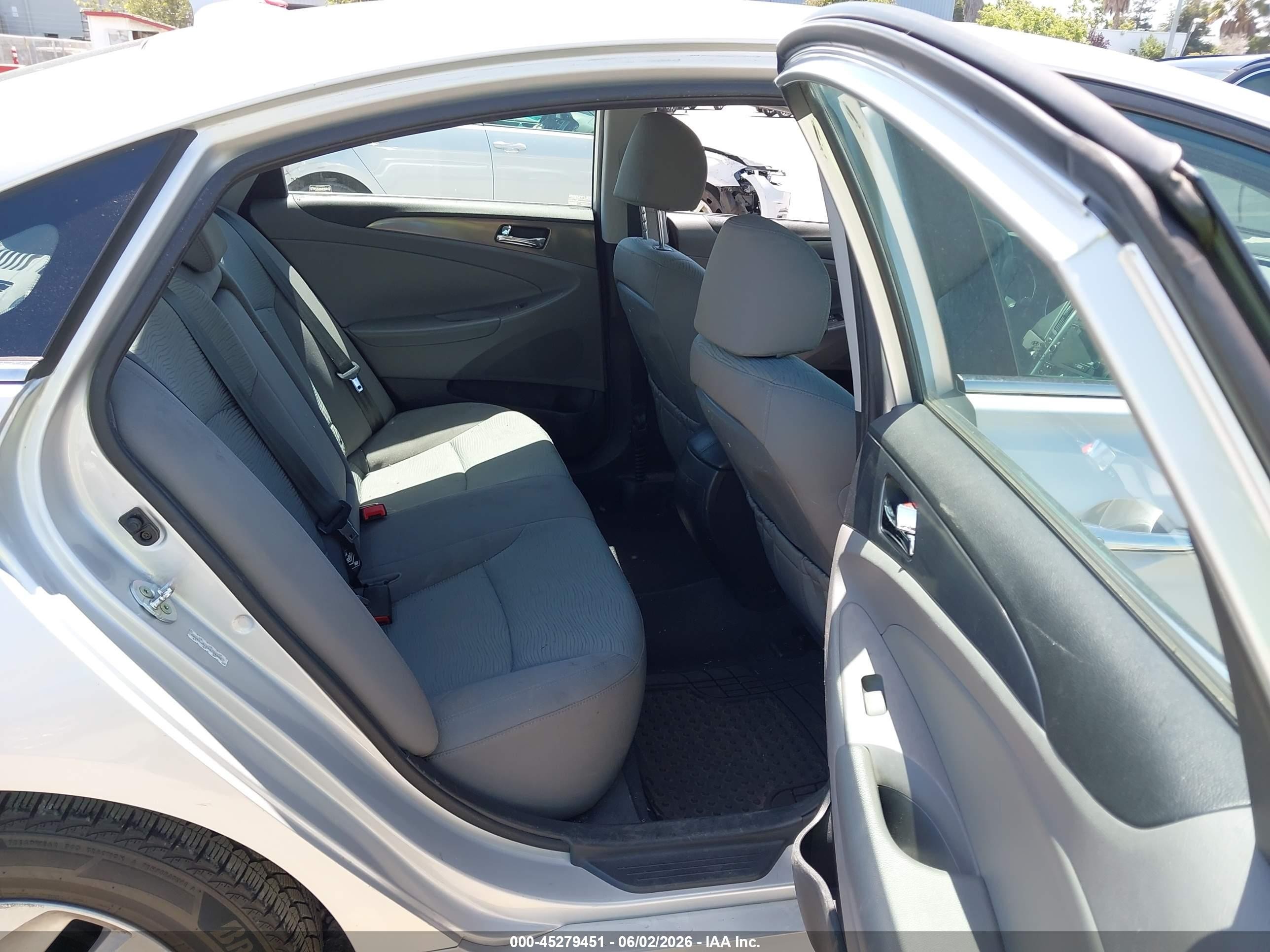 2015 Hyundai Sonata Hybrid VIN KMHEC4A42FA138692 IAAI salvage auction — Rear End, Salvage (California), sold $900 on 2026-07-08 (photo 8)