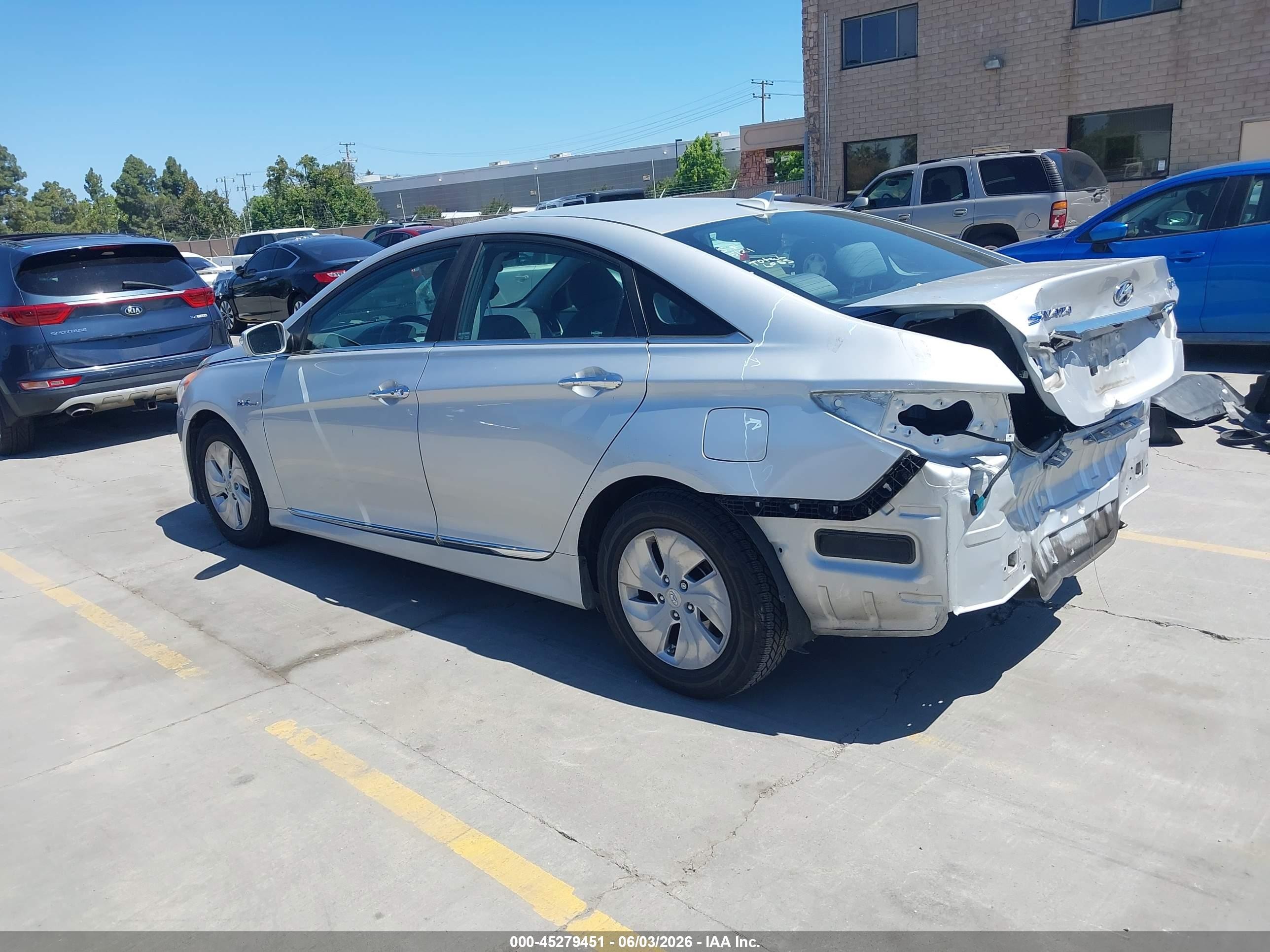 2015 Hyundai Sonata Hybrid VIN KMHEC4A42FA138692 IAAI salvage auction — Rear End, Salvage (California), sold $900 on 2026-07-08 (photo 3)