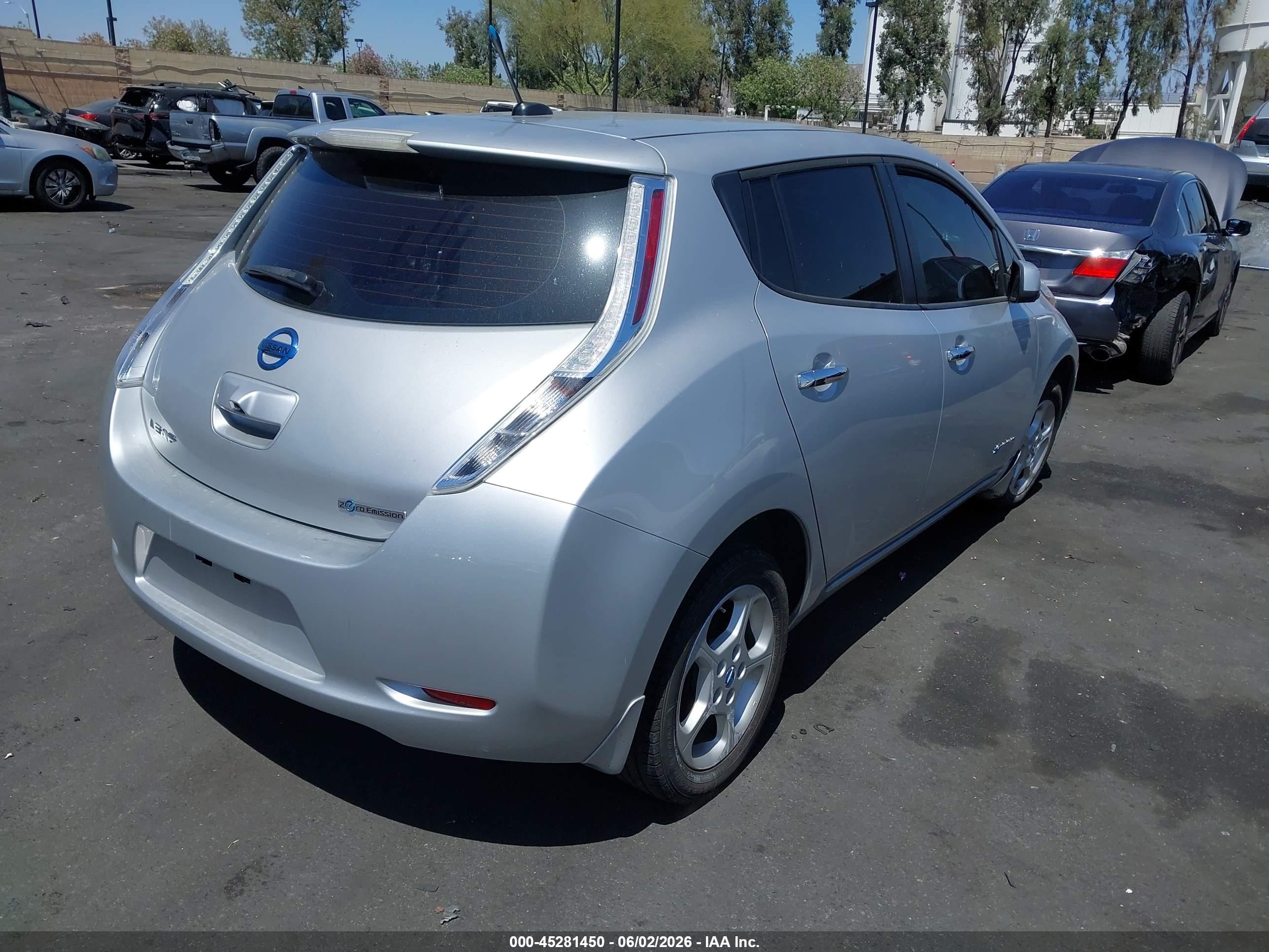 2013 Nissan Leaf VIN 1N4AZ0CPXDC413427 IAAI salvage auction — Unknown, Salvage Certificate (California), sold $400 on 2026-07-12 (photo 4)