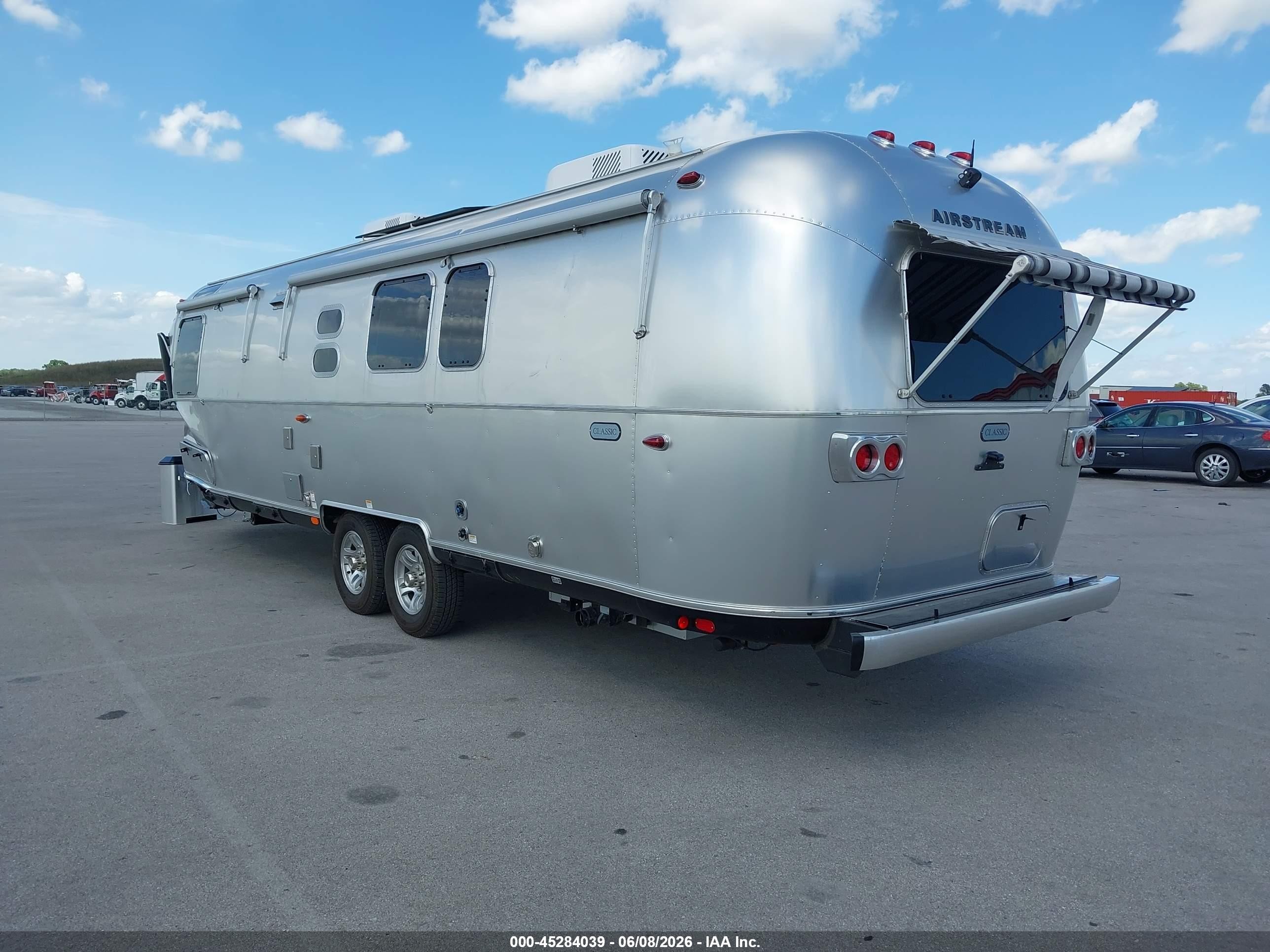 2025 Airstream 33fb VIN 1STVBYT28SJ576820 IAAI salvage auction — Unknown, Salvage (Nebraska), sold $36,400 on 2026-08-06 (photo 3)