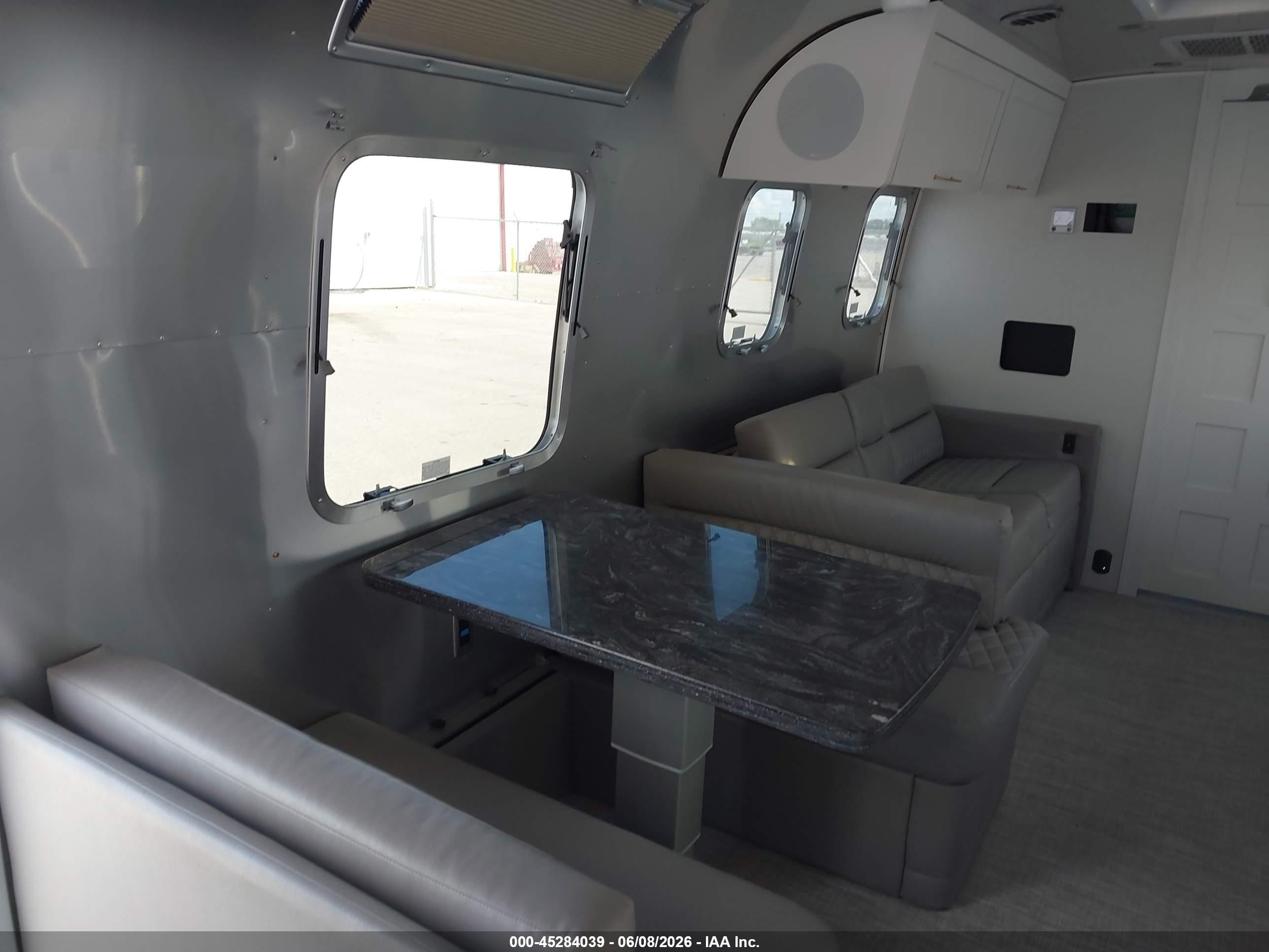 2025 Airstream 33fb VIN 1STVBYT28SJ576820 IAAI salvage auction — Unknown, Salvage (Nebraska), sold $36,400 on 2026-08-06 (photo 6)