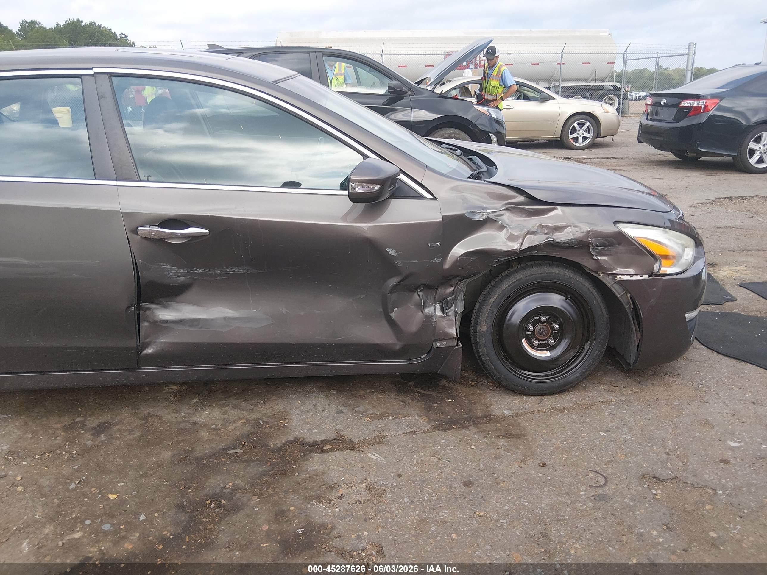 2015 Nissan Altima VIN 1N4AL3AP3FN371485 IAAI salvage auction — Side, Salvage (Mississippi), sold $650 on 2026-07-12 (photo 6)