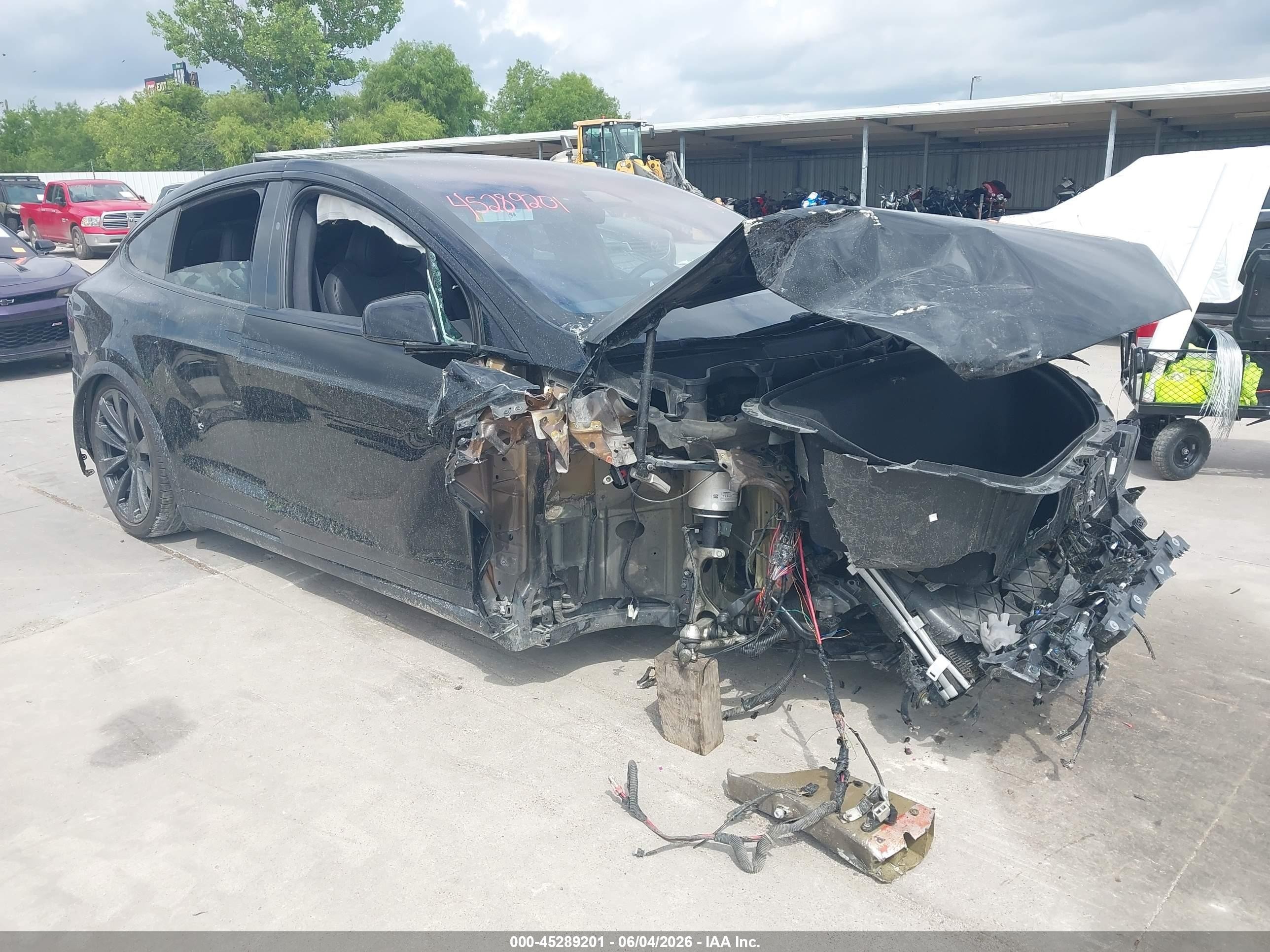 2022 Tesla Model X VIN 7SAXCBE66NF345351 — IAAI salvage auction photo