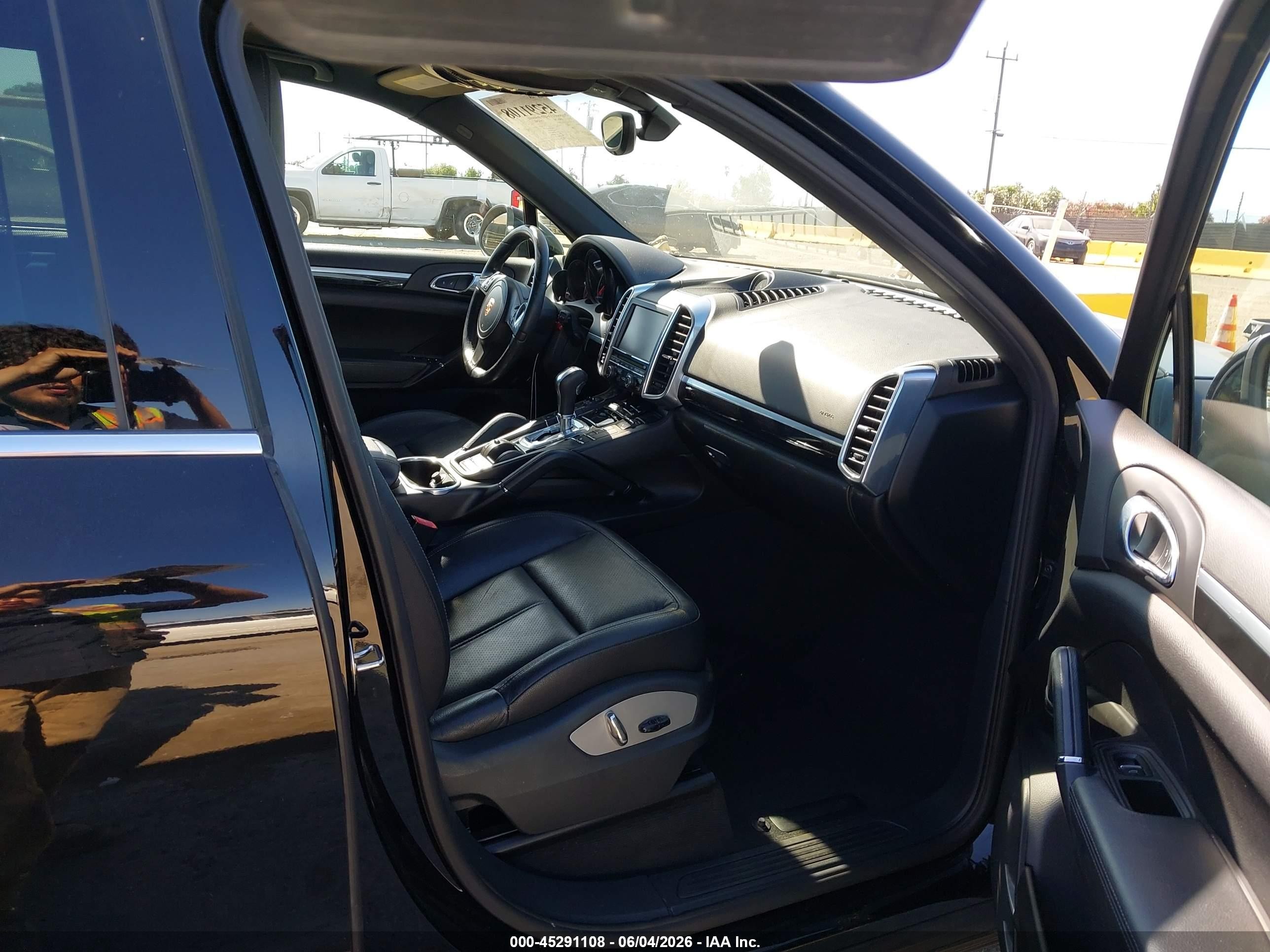 2013 Porsche Cayenne VIN WP1AA2A24DLA04701 IAAI salvage auction — Unknown, Salvage (California), sold $2,650 on 2026-07-09 (photo 5)