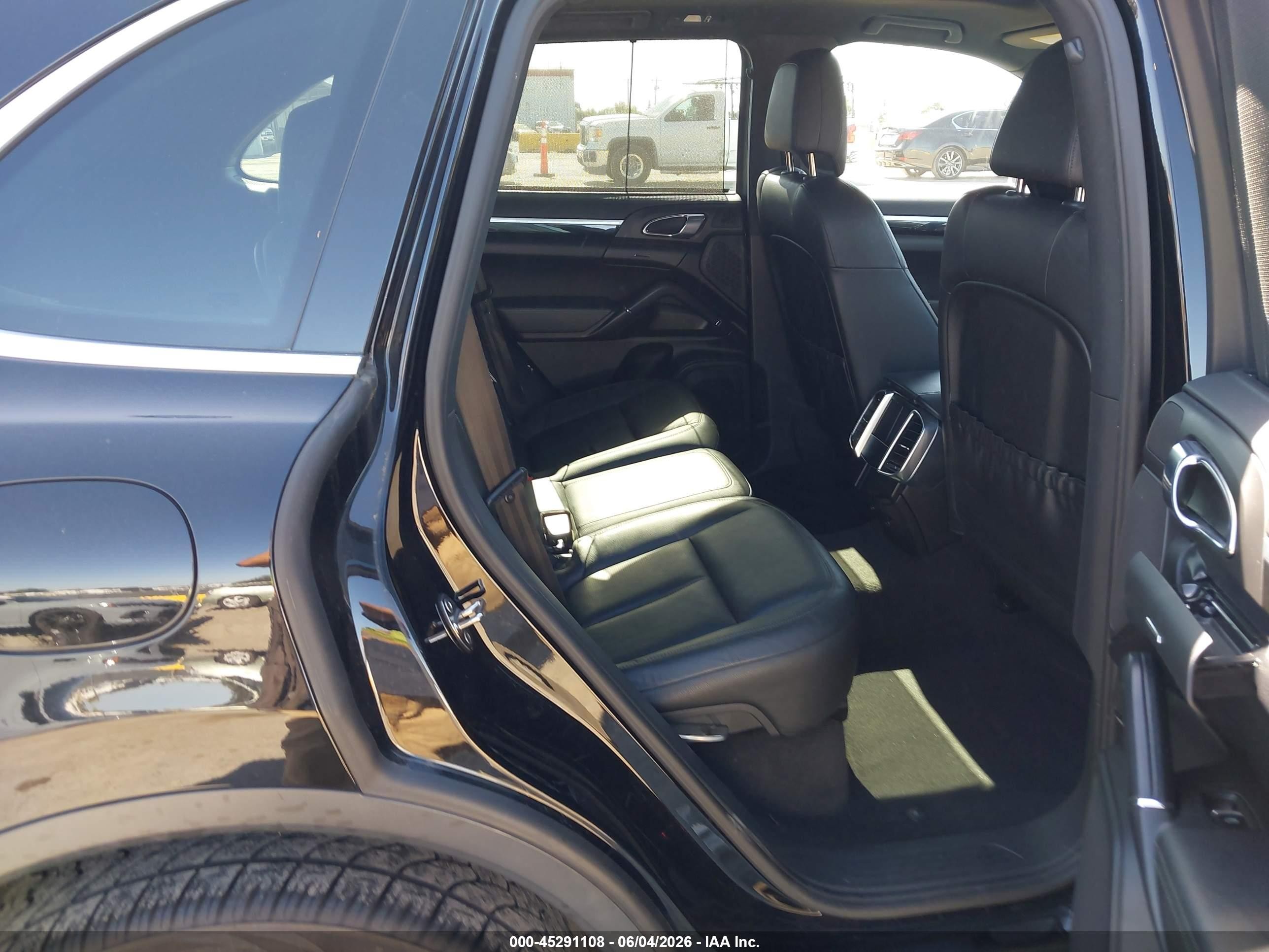 2013 Porsche Cayenne VIN WP1AA2A24DLA04701 IAAI salvage auction — Unknown, Salvage (California), sold $2,650 on 2026-07-09 (photo 8)