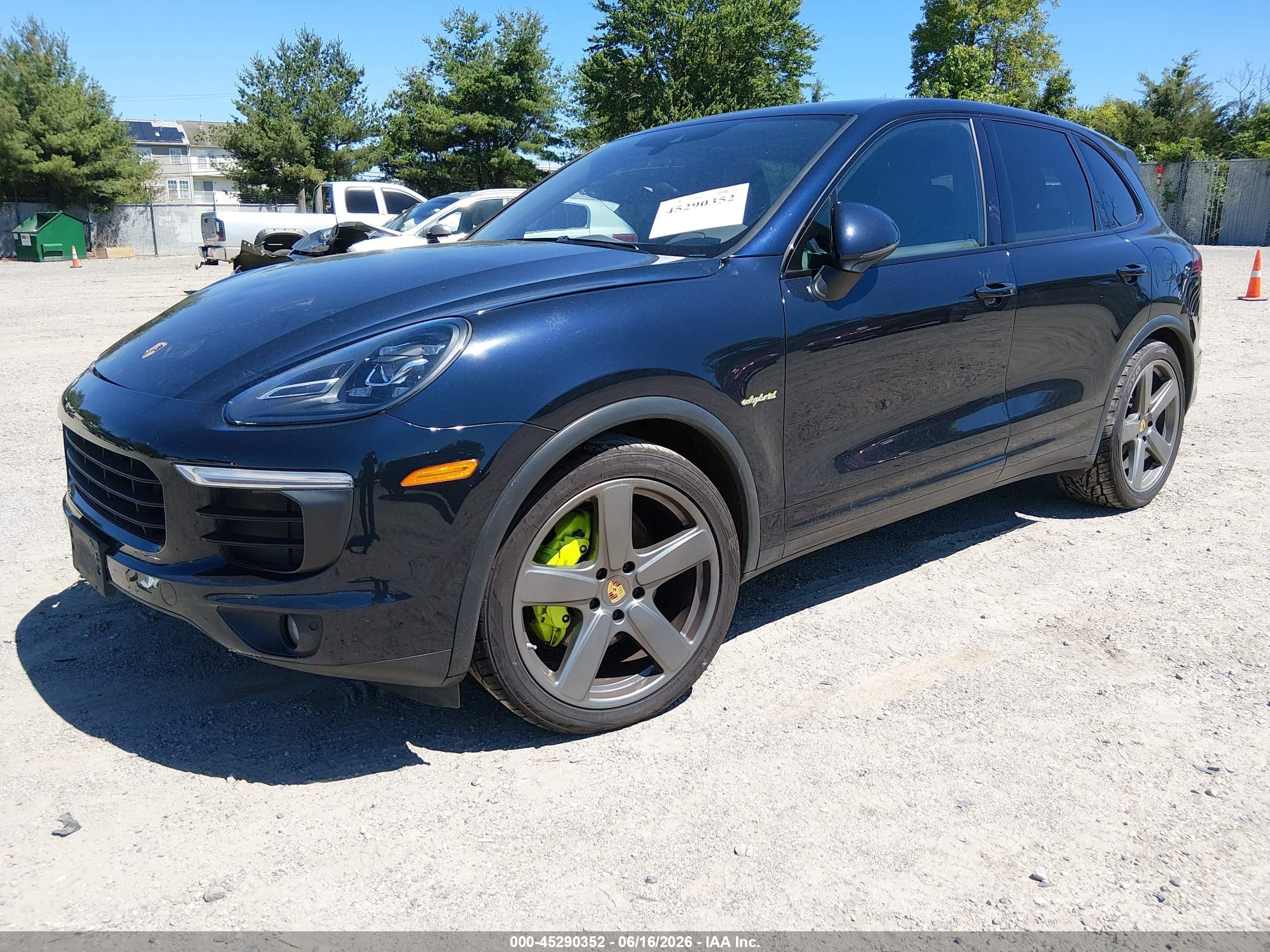 2017 Porsche Cayenne VIN WP1AE2A25HLA75271 IAAI salvage auction — Unknown, Salvage (Connecticut), sold $3,250 on 2026-07-07 (photo 2)