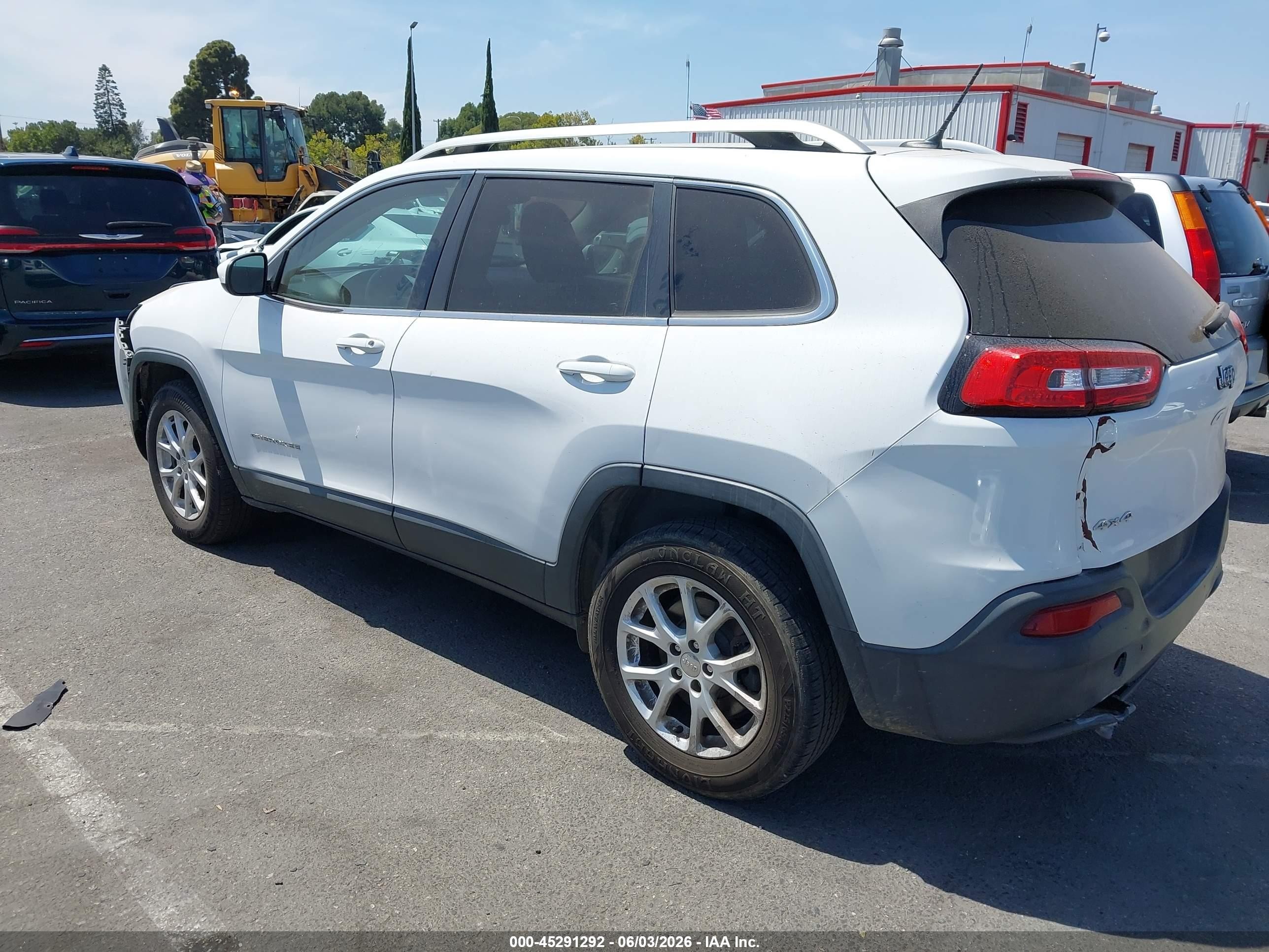 2018 Jeep Cherokee VIN 1C4PJMCX9JD541246 IAAI salvage auction — Normal Wear, Clear - Dealer Only (California), sold $1,100 on 2026-07-02 (photo 3)
