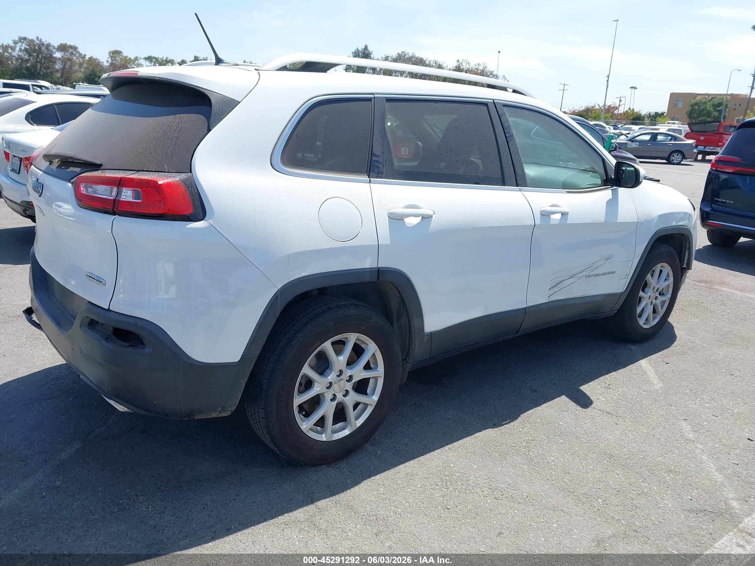 2018 Jeep Cherokee VIN 1C4PJMCX9JD541246 IAAI salvage auction — Normal Wear, Clear - Dealer Only (California), sold $1,100 on 2026-07-02 (photo 4)