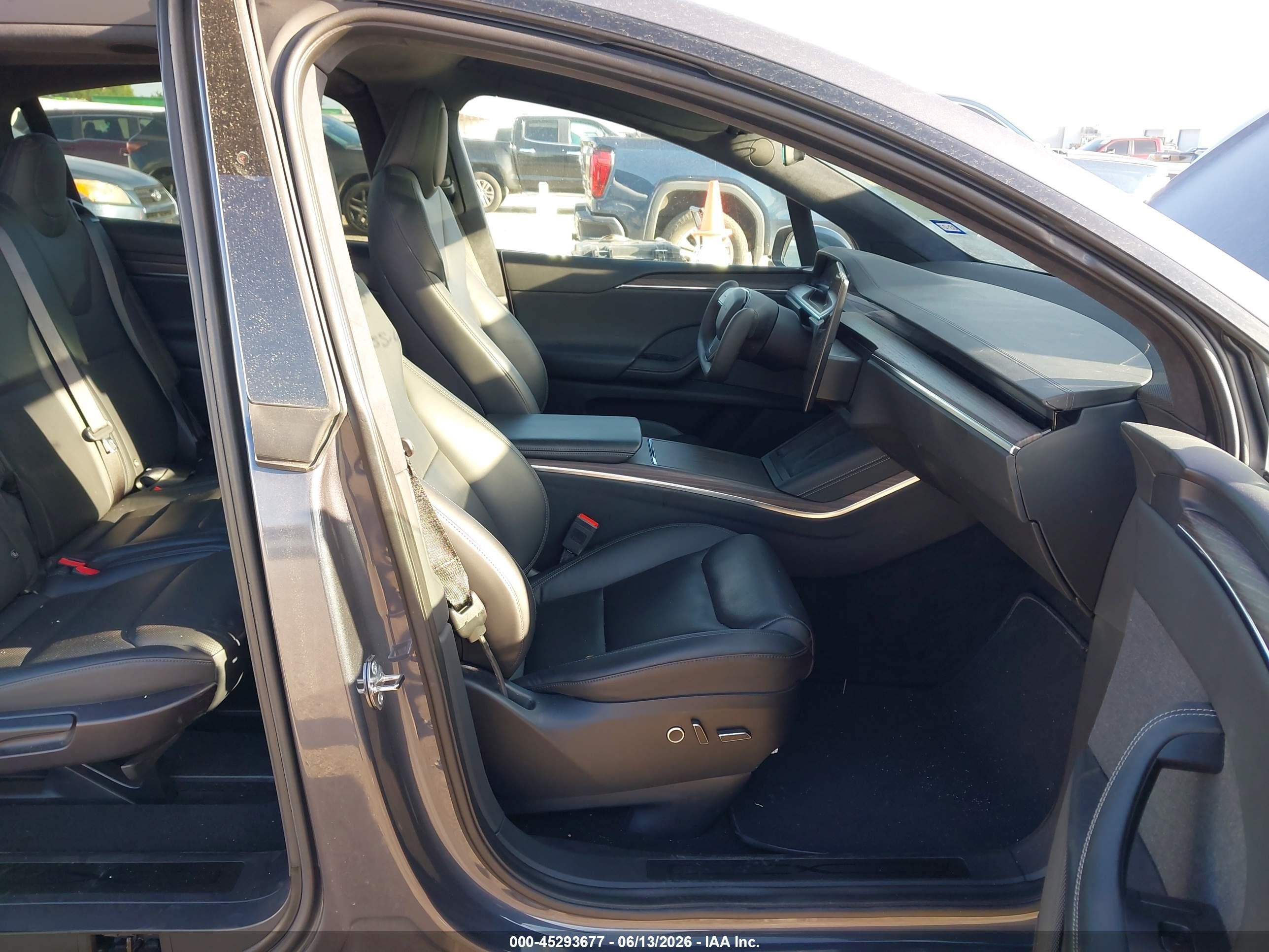 2023 Tesla Model x VIN 7SAXCAE54PF386680 IAAI salvage auction — Unknown, Original (Texas), sold $29,750 on 2026-08-15 (photo 5)