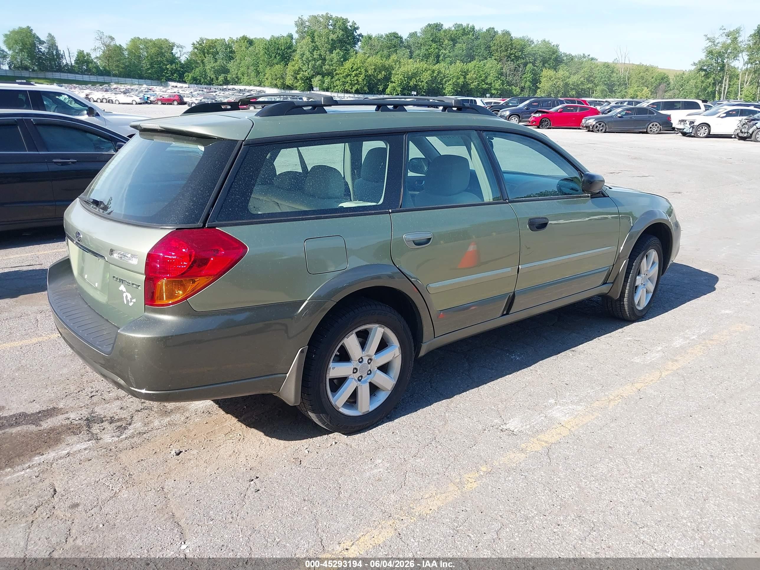 2007 Subaru Outback VIN 4S4BP61C977304716 IAAI salvage auction — Normal Wear, Clear (Michigan), sold $525 on 2026-06-15 (photo 4)