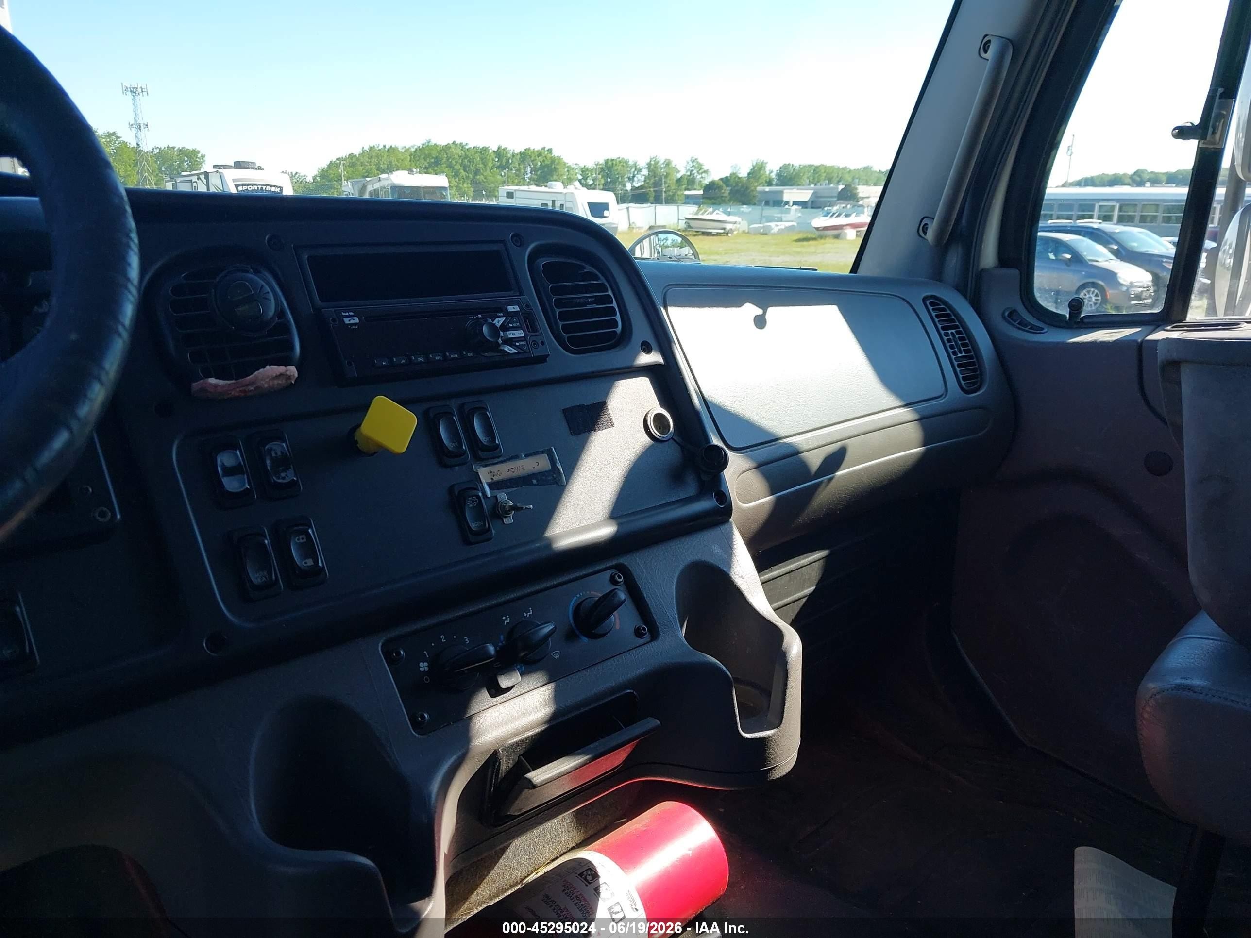 2017 Freightliner M2 106 VIN 3ALACXDT2HDJG1896 IAAI salvage auction — Normal Wear, Clear (North Carolina), sold $7,400 on 2026-09-09 (photo 6)