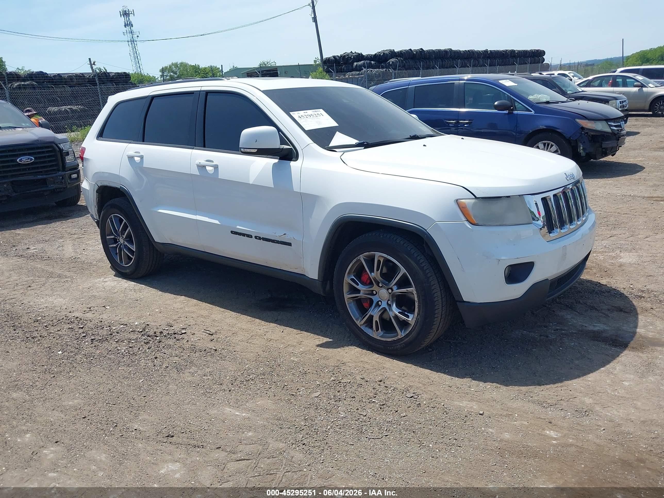 2018 Jeep Grand Cherokee VIN 1C4RJFDJ8JC185375 — IAAI salvage auction photo