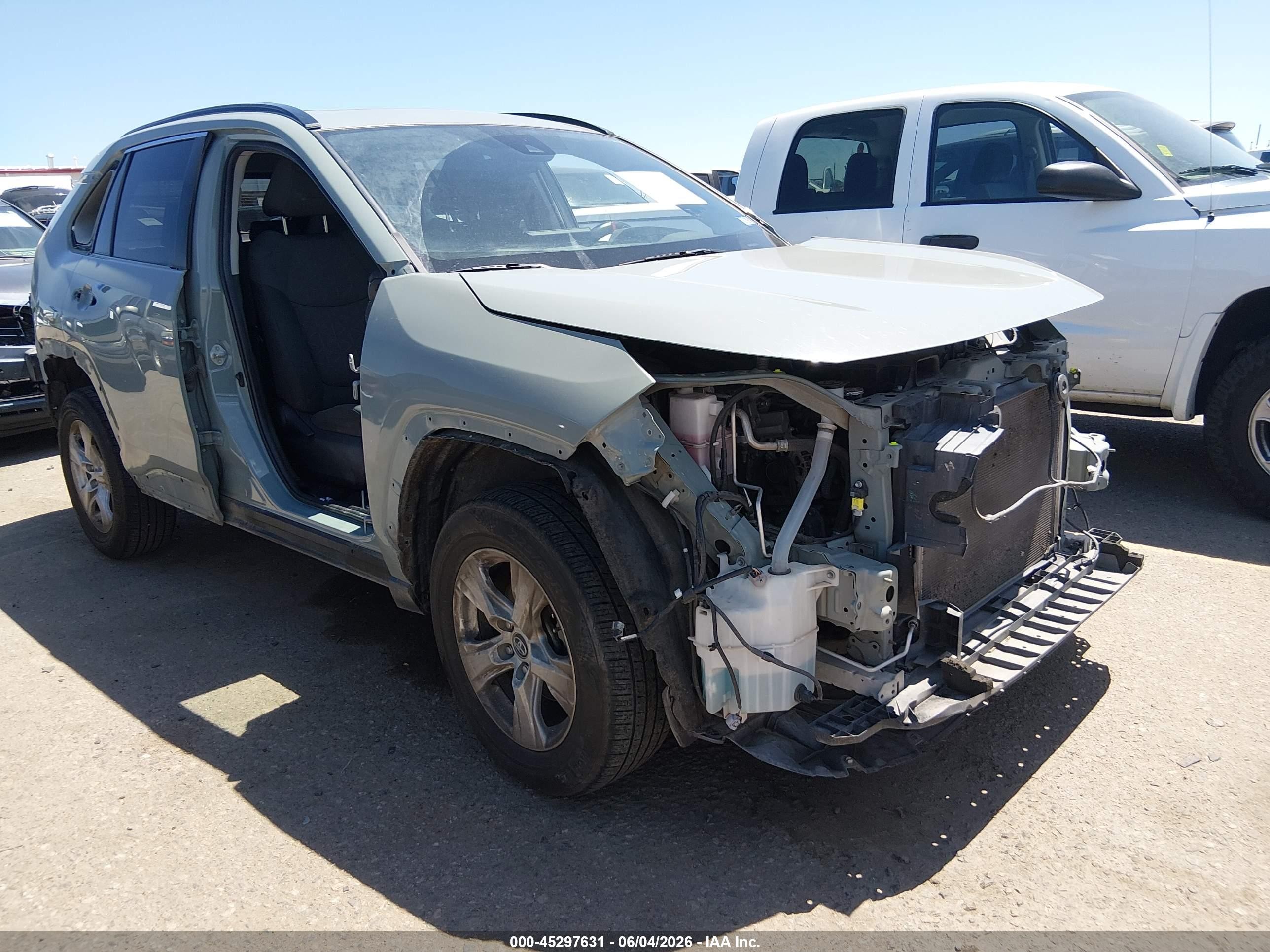 2019 Toyota RAV4 VIN 2T3P1RFV9KC002591 — IAAI salvage auction photo