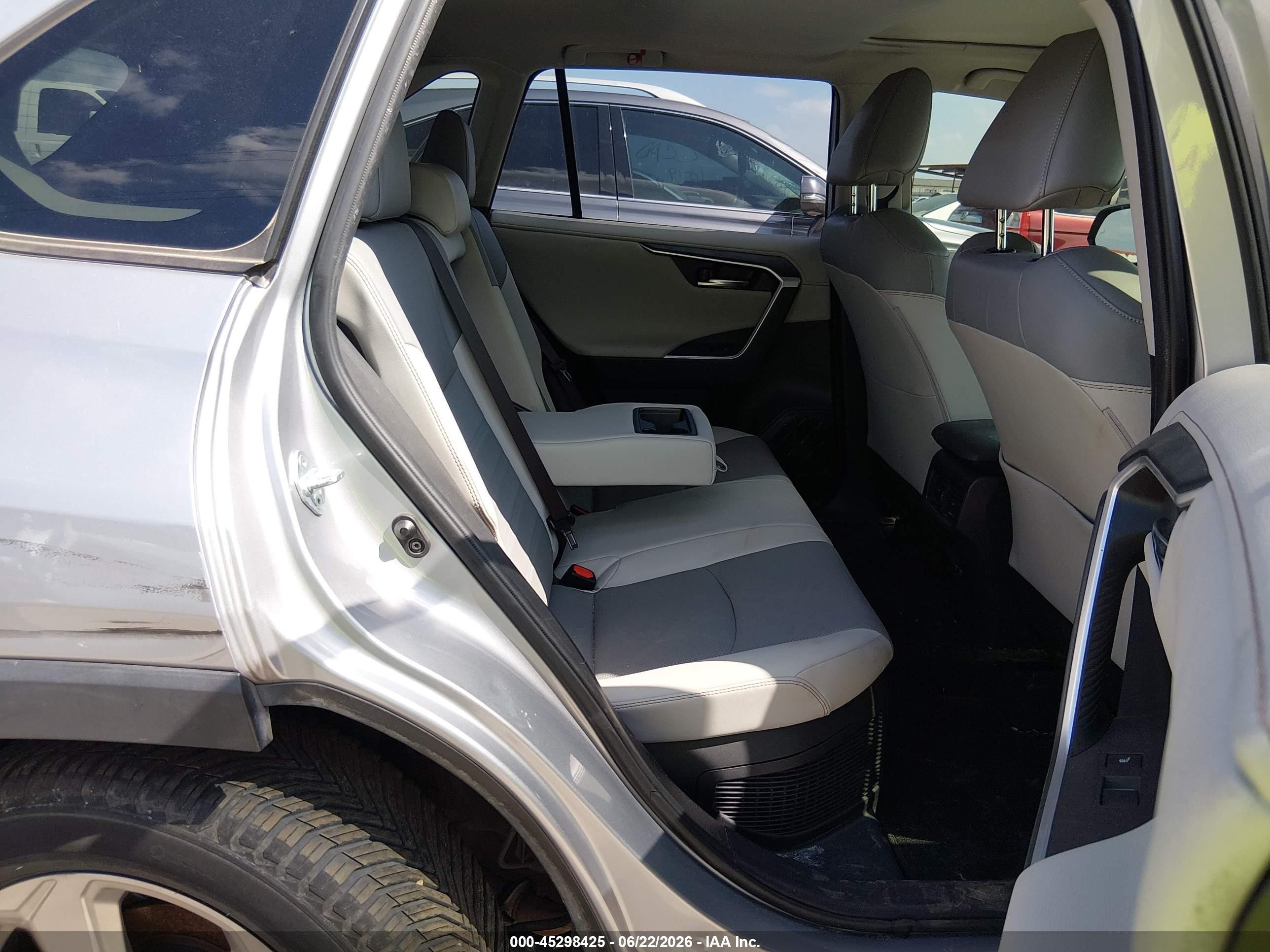 2019 Toyota Rav 4 VIN JTMDWRFV7KD031166 IAAI salvage auction — Front & Rear, Original (Texas), sold $8,000 on 2026-09-18 (photo 8)