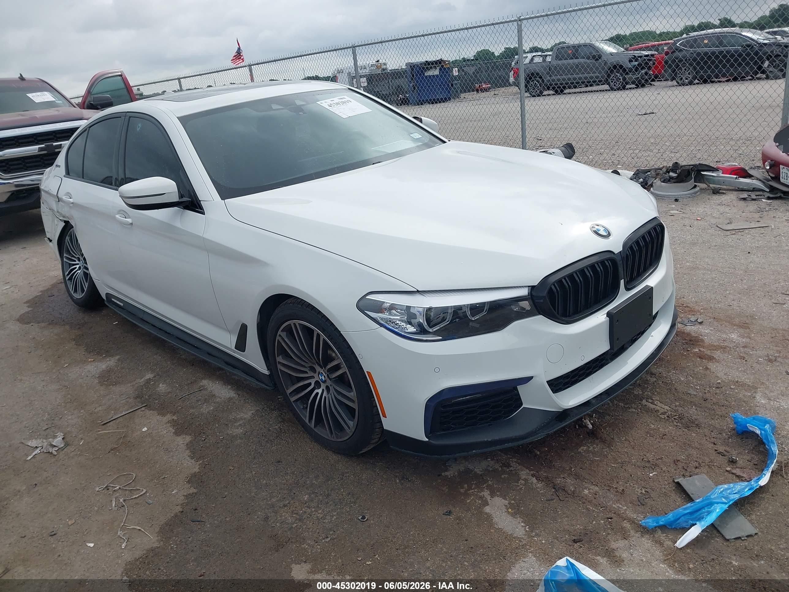 2019 BMW 5 Series VIN WBAJA9C5XKB389702 — IAAI salvage auction photo