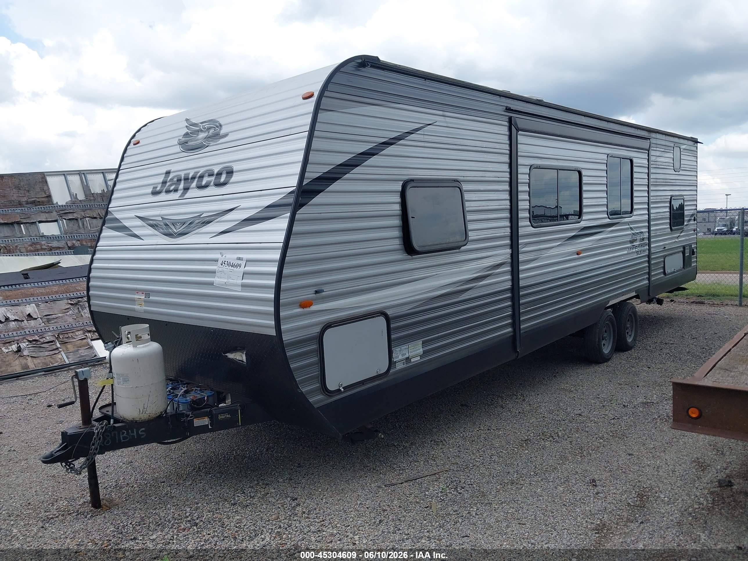 2020 Jayco Jay Flight VIN 1UJBJ0BRXL17X0352 IAAI salvage auction — Front End, Salvage (Illinois), sold $5,000 on 2026-09-23 (photo 2)