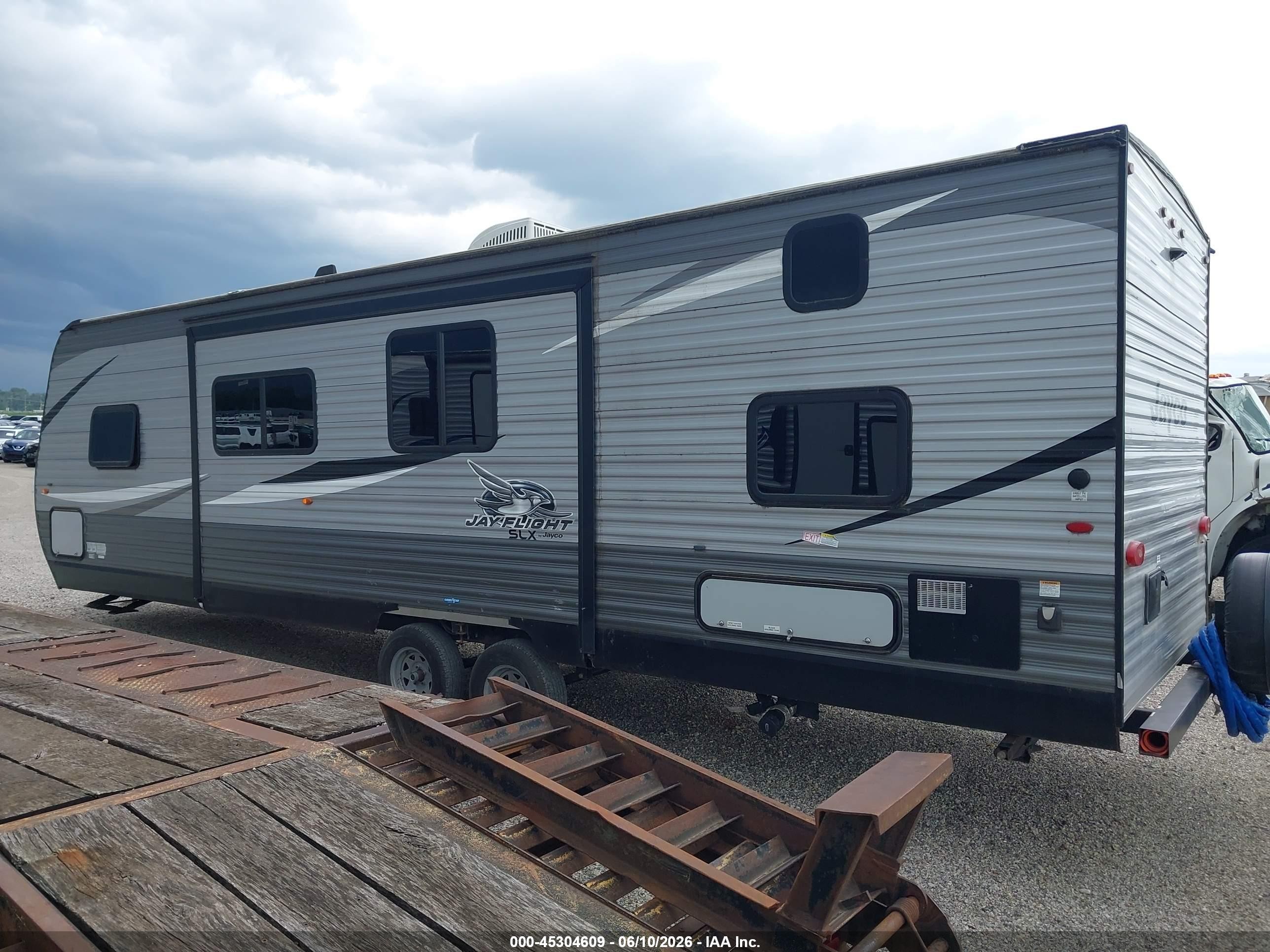 2020 Jayco Jay Flight VIN 1UJBJ0BRXL17X0352 IAAI salvage auction — Front End, Salvage (Illinois), sold $5,000 on 2026-09-23 (photo 3)