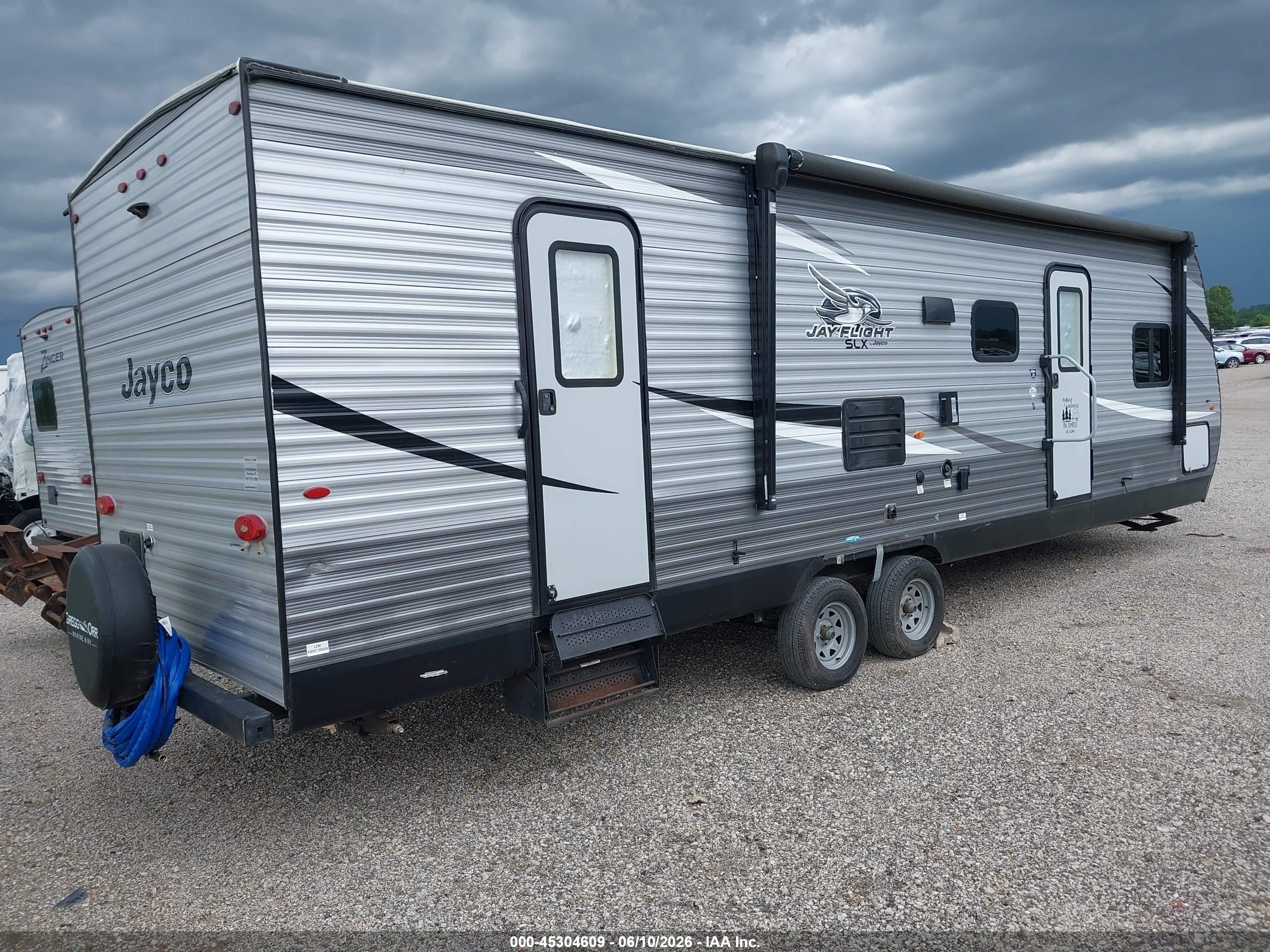 2020 Jayco Jay Flight VIN 1UJBJ0BRXL17X0352 IAAI salvage auction — Front End, Salvage (Illinois), sold $5,000 on 2026-09-23 (photo 4)