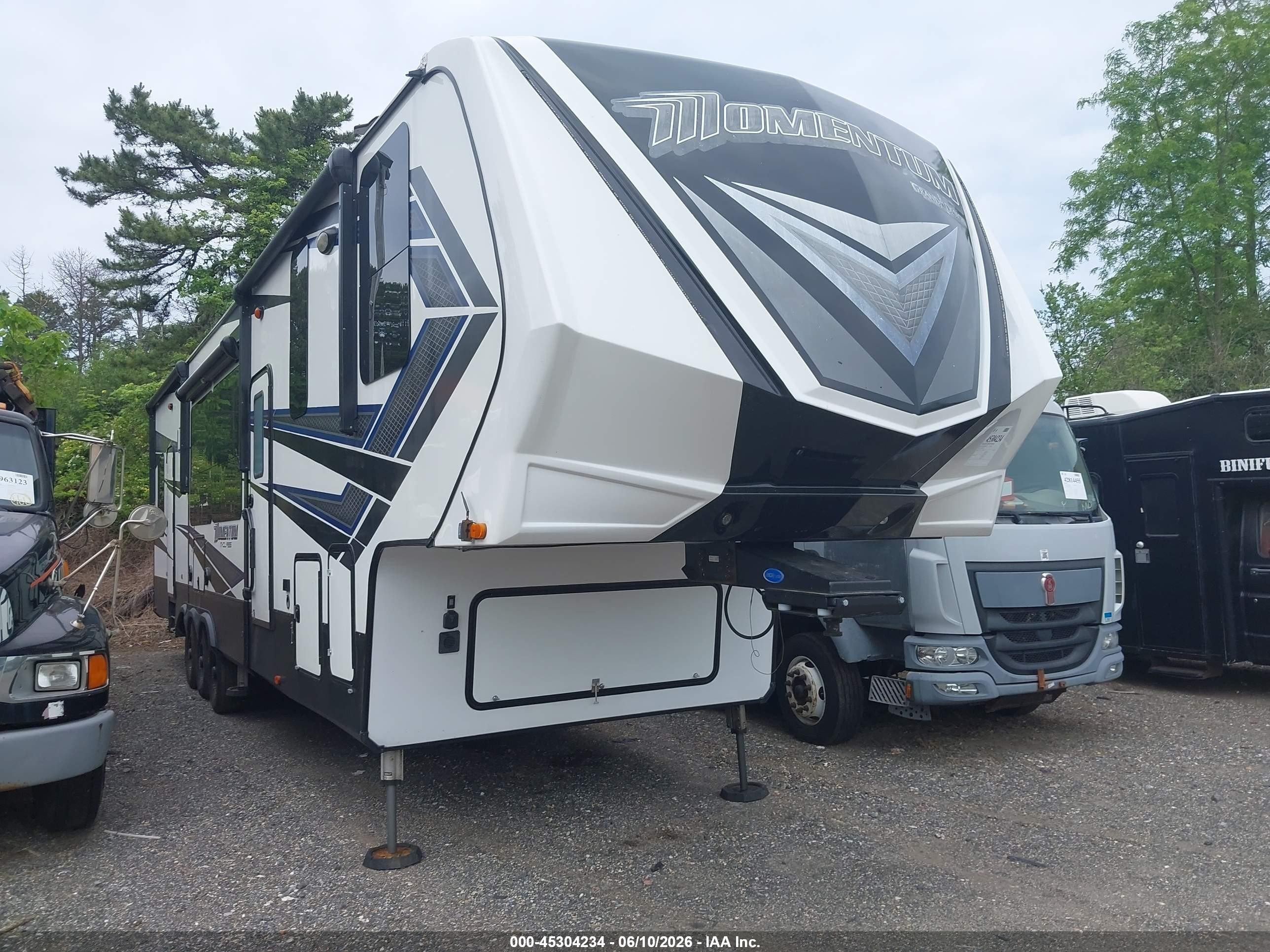 2019 Grand Design Momentum VIN 573FM4436K1207931 — IAAI salvage auction photo