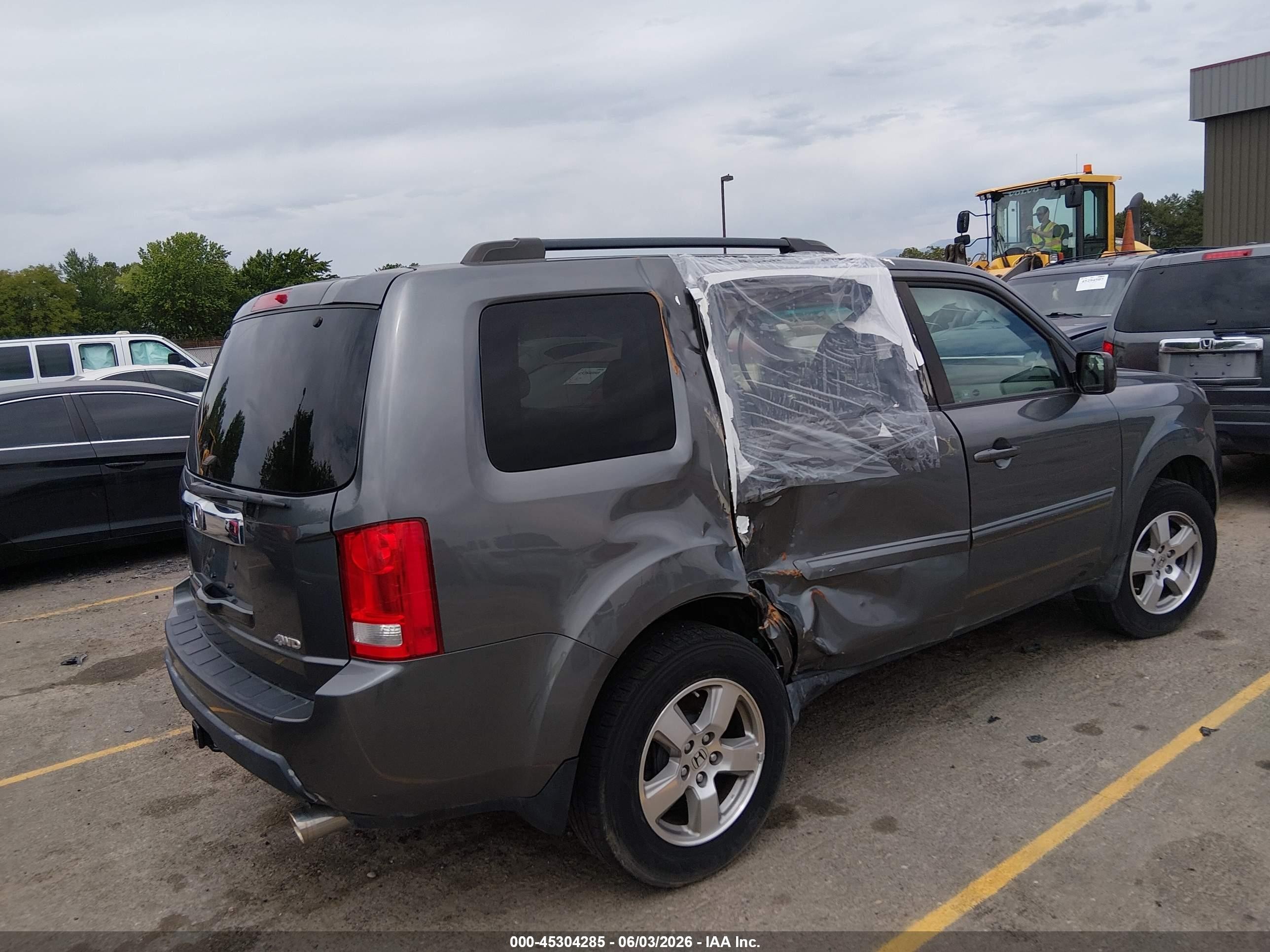 2011 Honda Pilot VIN 5FNYF4H58BB027282 IAAI salvage auction — All Over, Salvage (Utah), sold $2,800 on 2026-07-15 (photo 4)