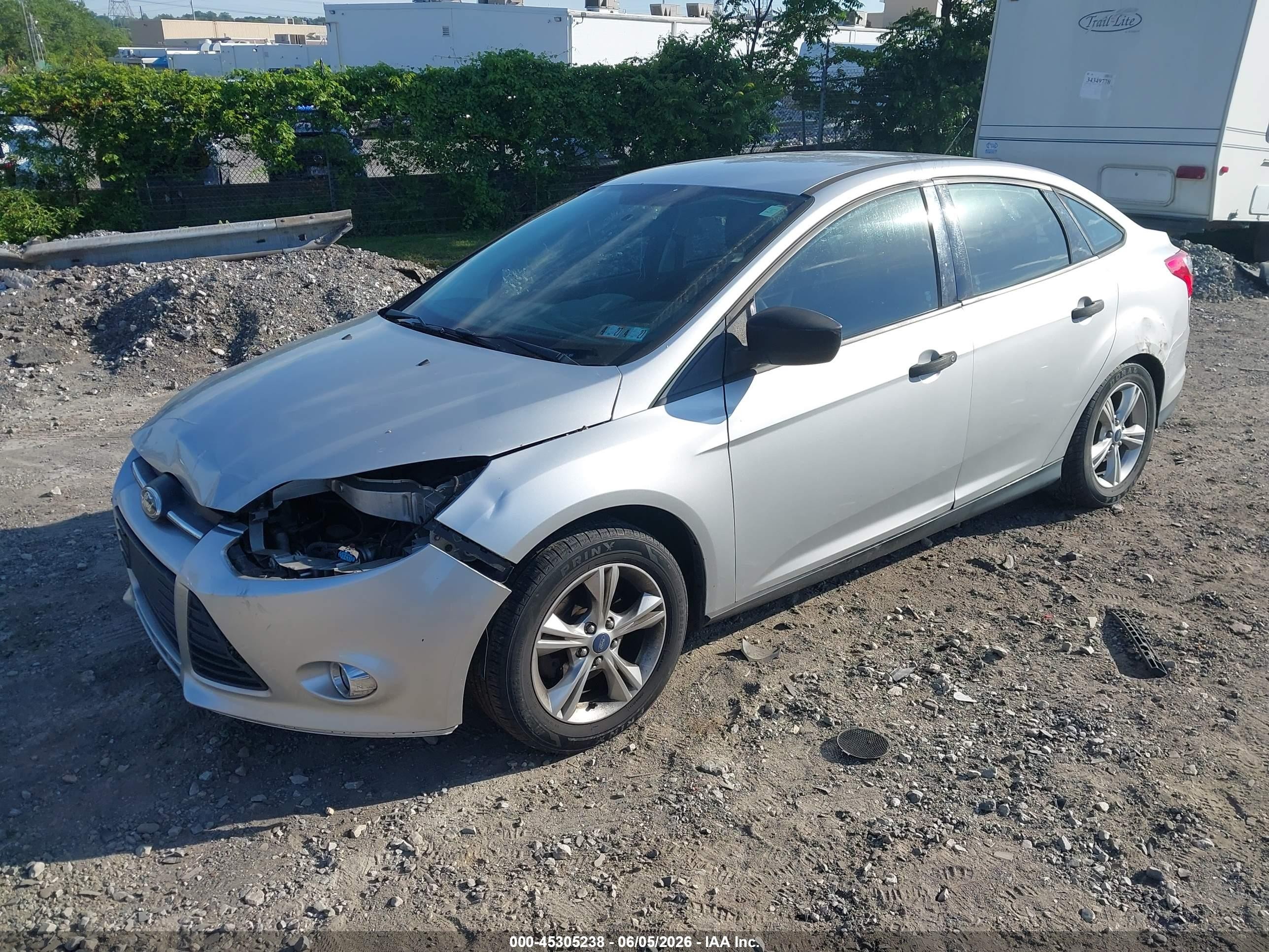 2013 Ford Focus VIN 1FADP3E26DL180636 IAAI salvage auction — Front End, Salvage (Pennsylvania), sold $350 on 2021-03-23 (photo 2)