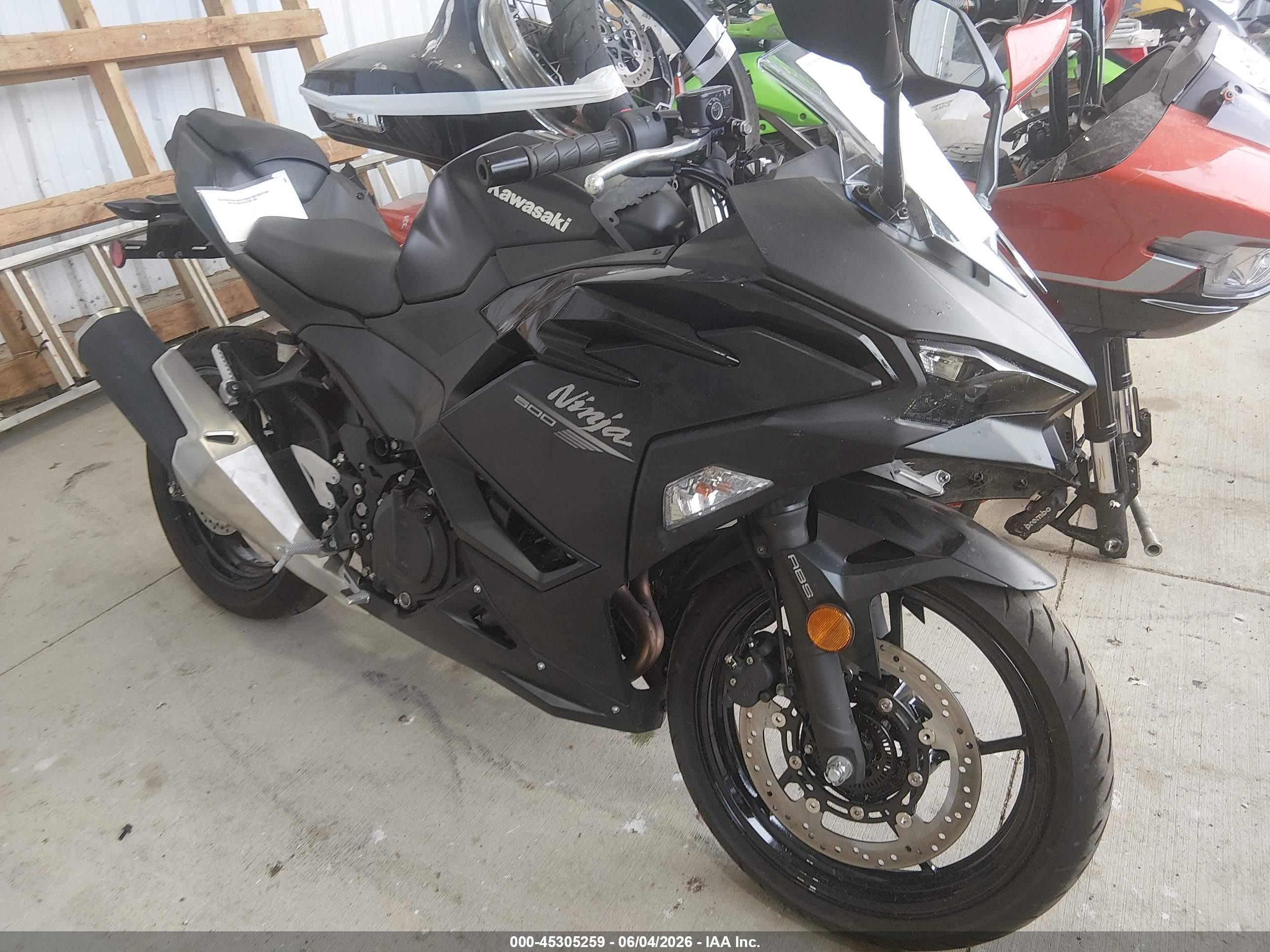 2026 Kawasaki Ninja VIN ML5EXGG17TDA92419 IAAI salvage auction — Side, Parts Only Bos (Minnesota), sold $400 on 2026-09-08 (photo 1)