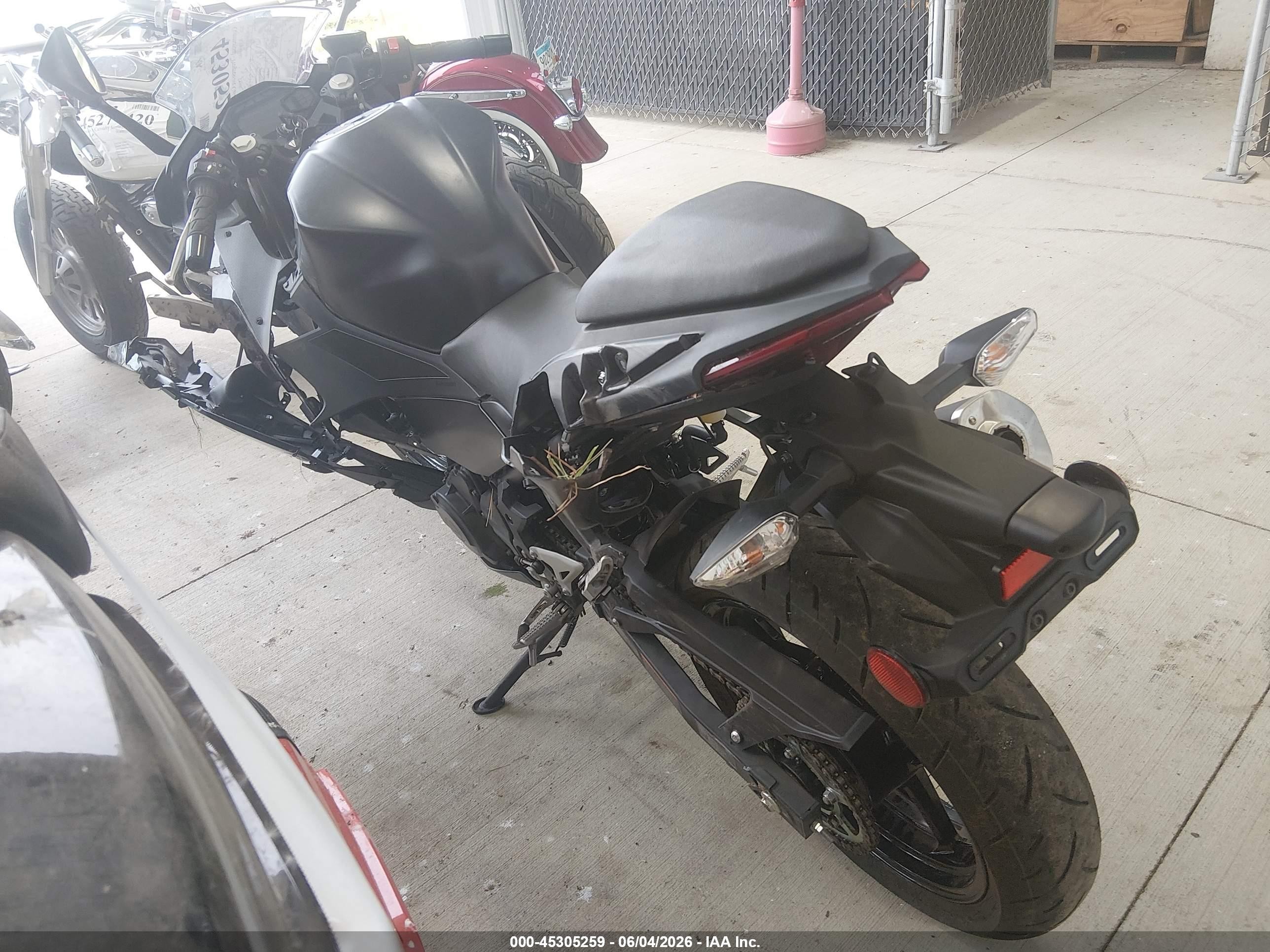 2026 Kawasaki Ninja VIN ML5EXGG17TDA92419 IAAI salvage auction — Side, Parts Only Bos (Minnesota), sold $400 on 2026-09-08 (photo 3)