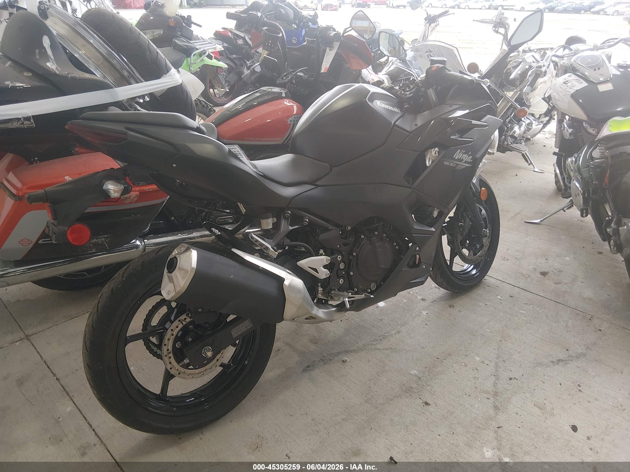 2026 Kawasaki Ninja VIN ML5EXGG17TDA92419 IAAI salvage auction — Side, Parts Only Bos (Minnesota), sold $400 on 2026-09-08 (photo 4)