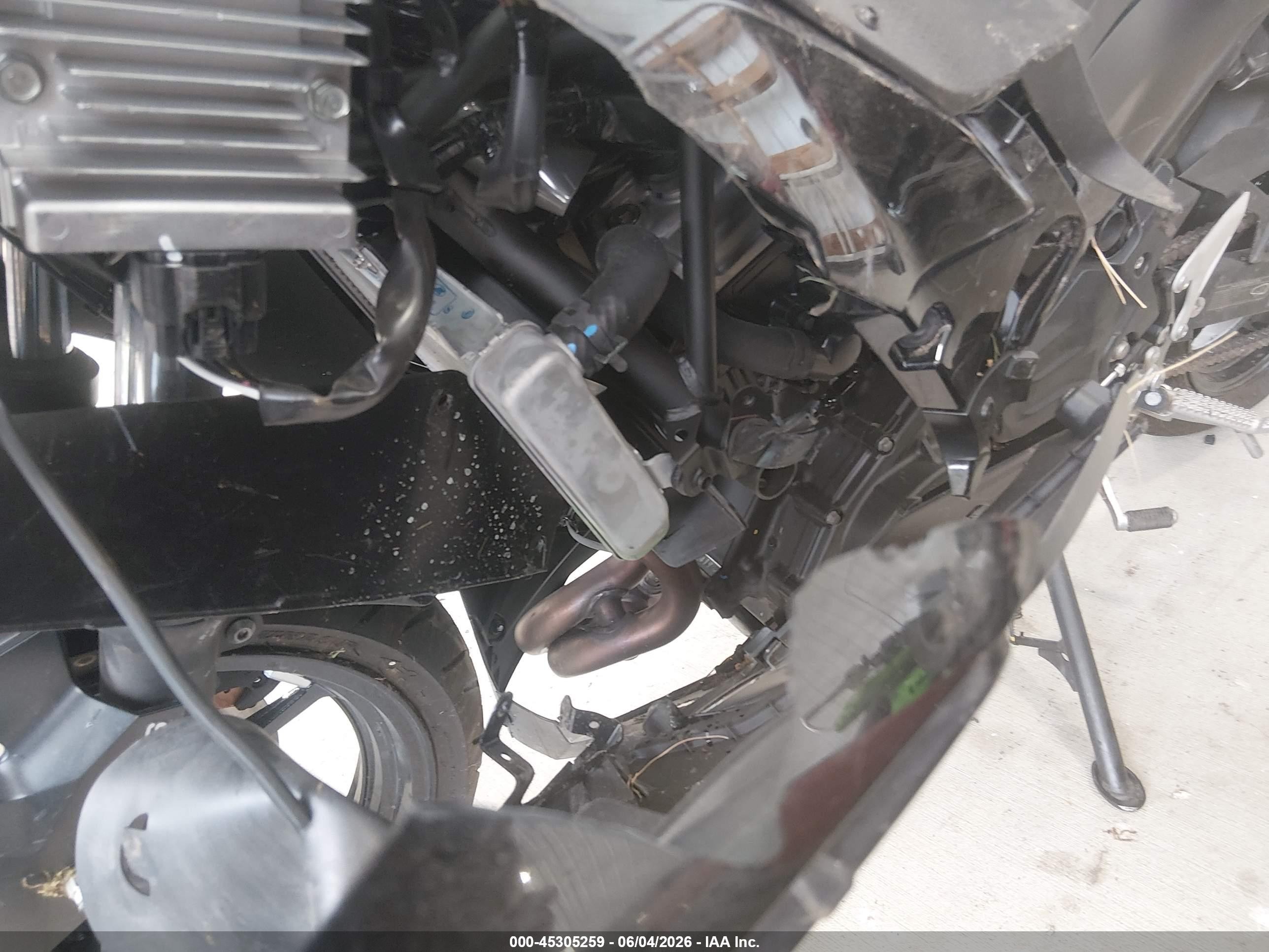 2026 Kawasaki Ninja VIN ML5EXGG17TDA92419 IAAI salvage auction — Side, Parts Only Bos (Minnesota), sold $400 on 2026-09-08 (photo 9)
