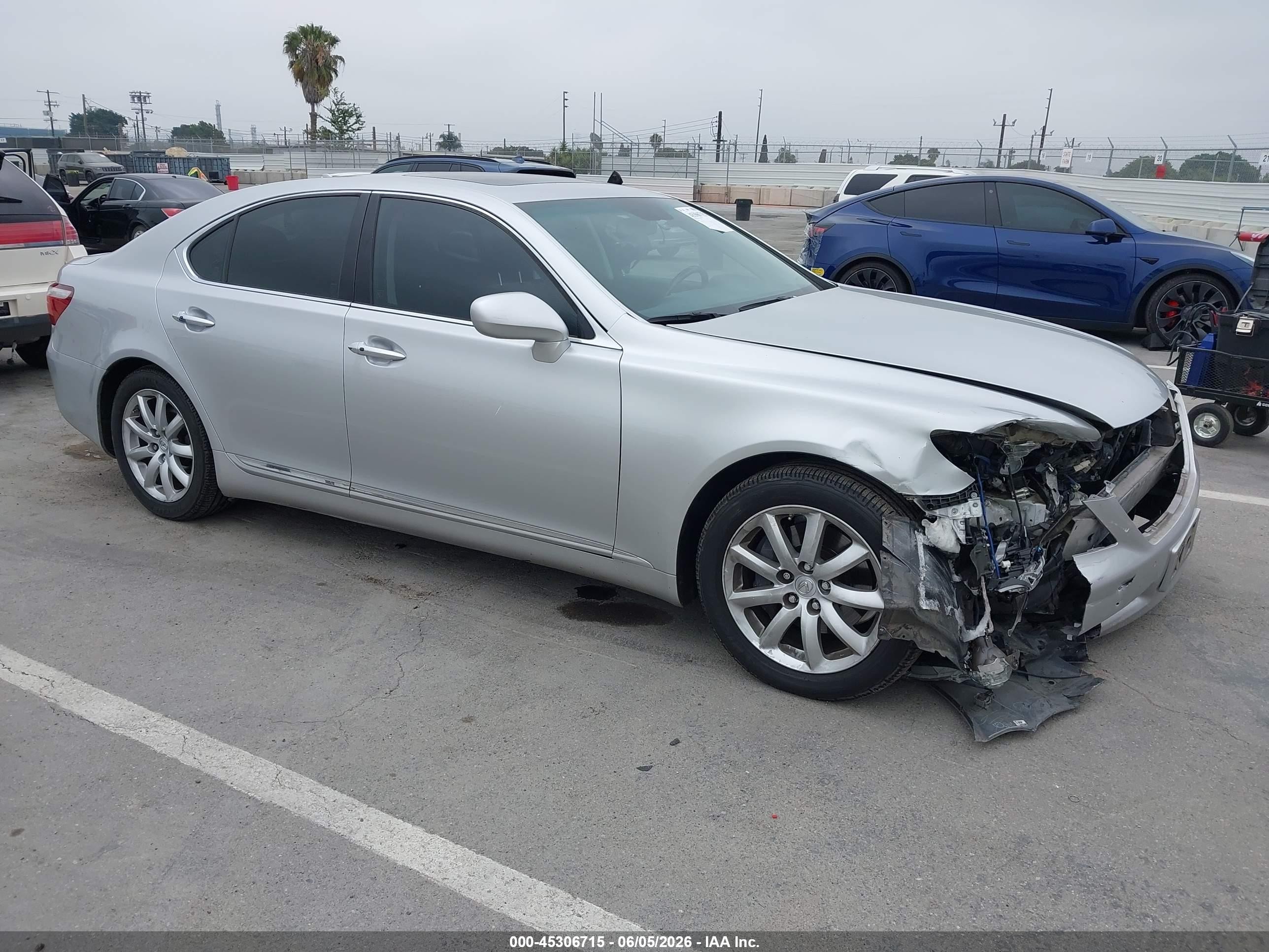 2008 Lexus LS 460 VIN JTHBL46F685083076 — IAAI salvage auction photo