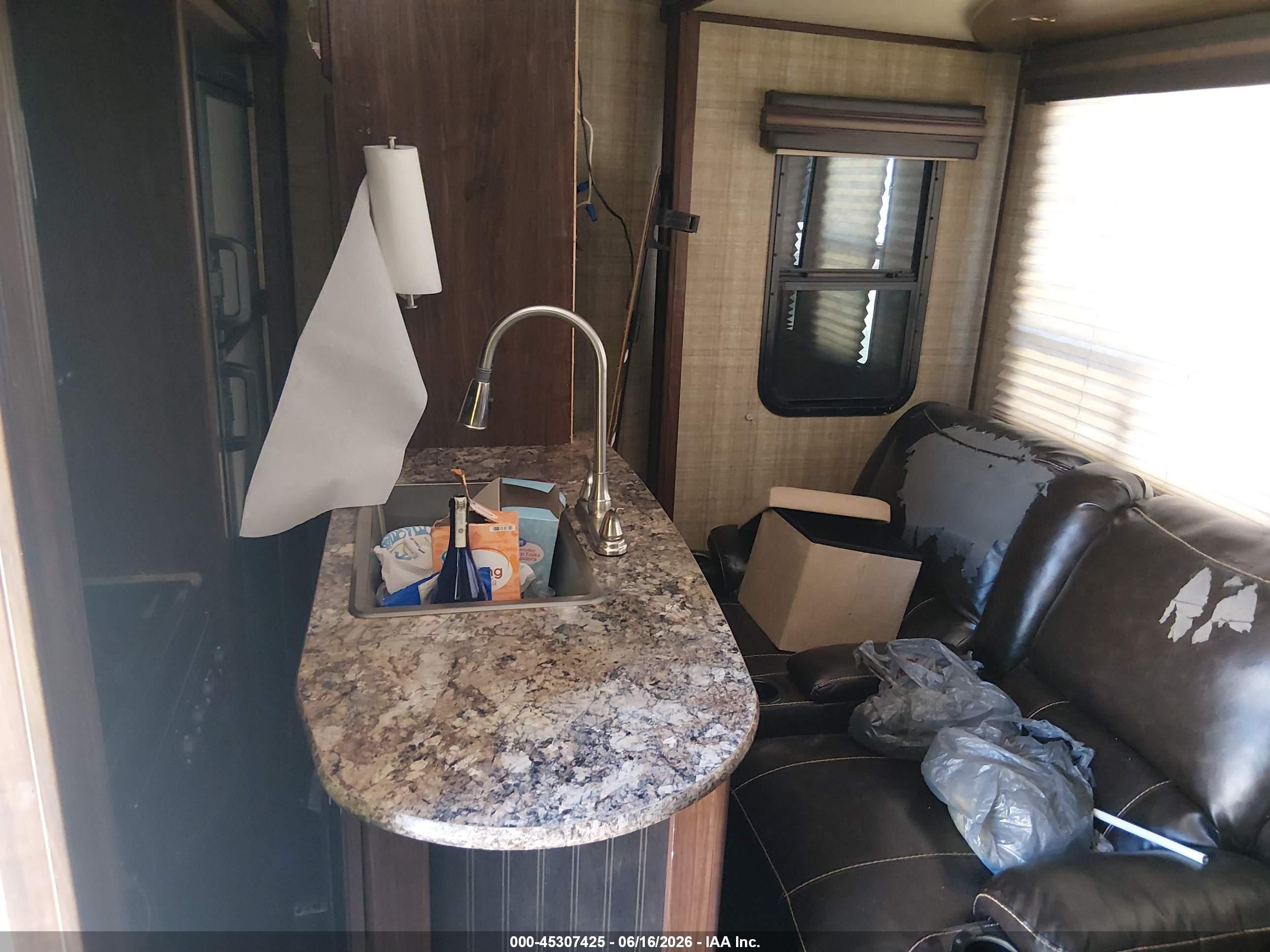 2017 Heartland Rv Torque VIN 5SFCB3425HE337487 IAAI salvage auction — Unknown, Salvage (West Virginia), sold $4,150 on 2026-09-19 (photo 5)