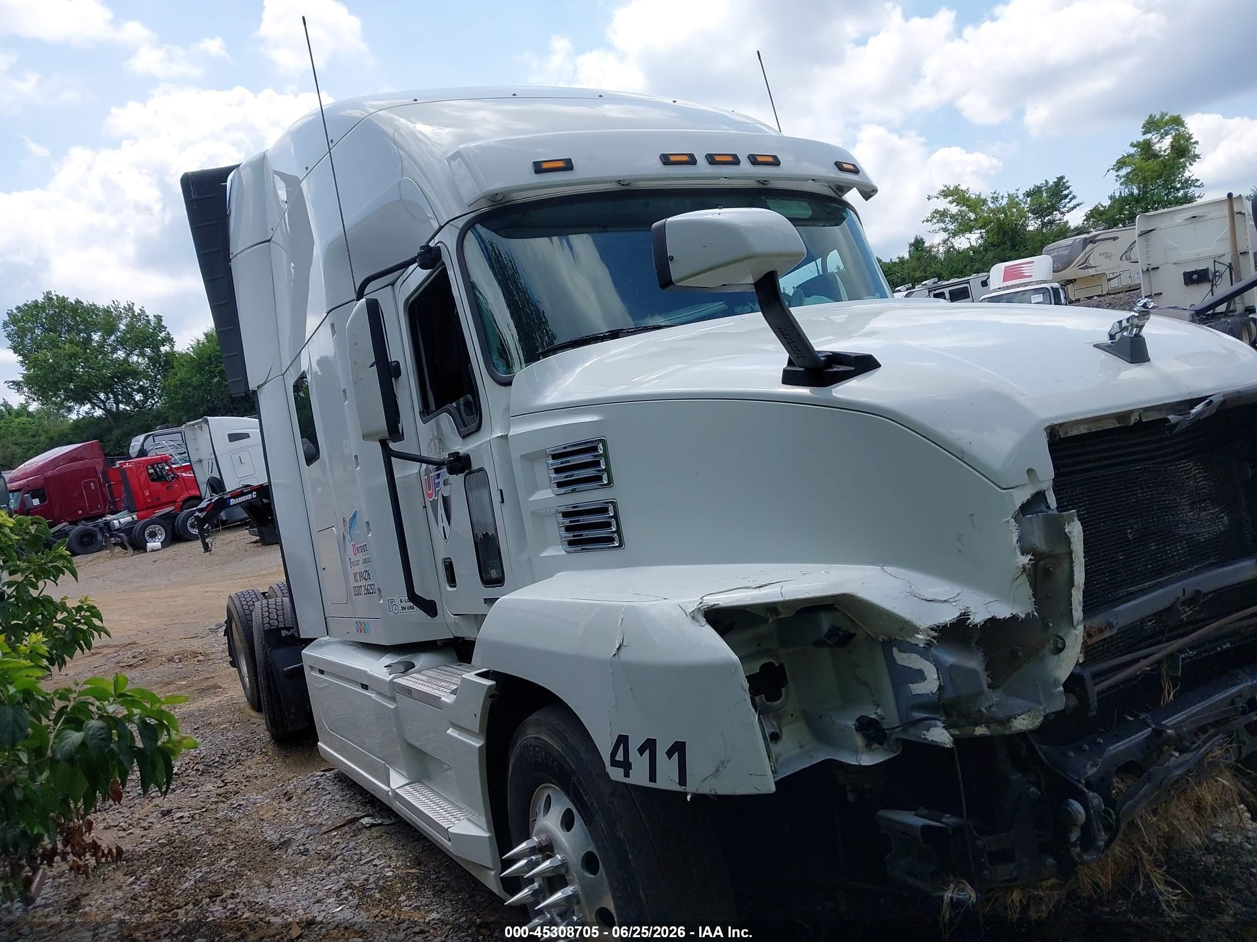 2022 Mack Anthem VIN 1M1AN4GY1NM026650 — IAAI salvage auction photo