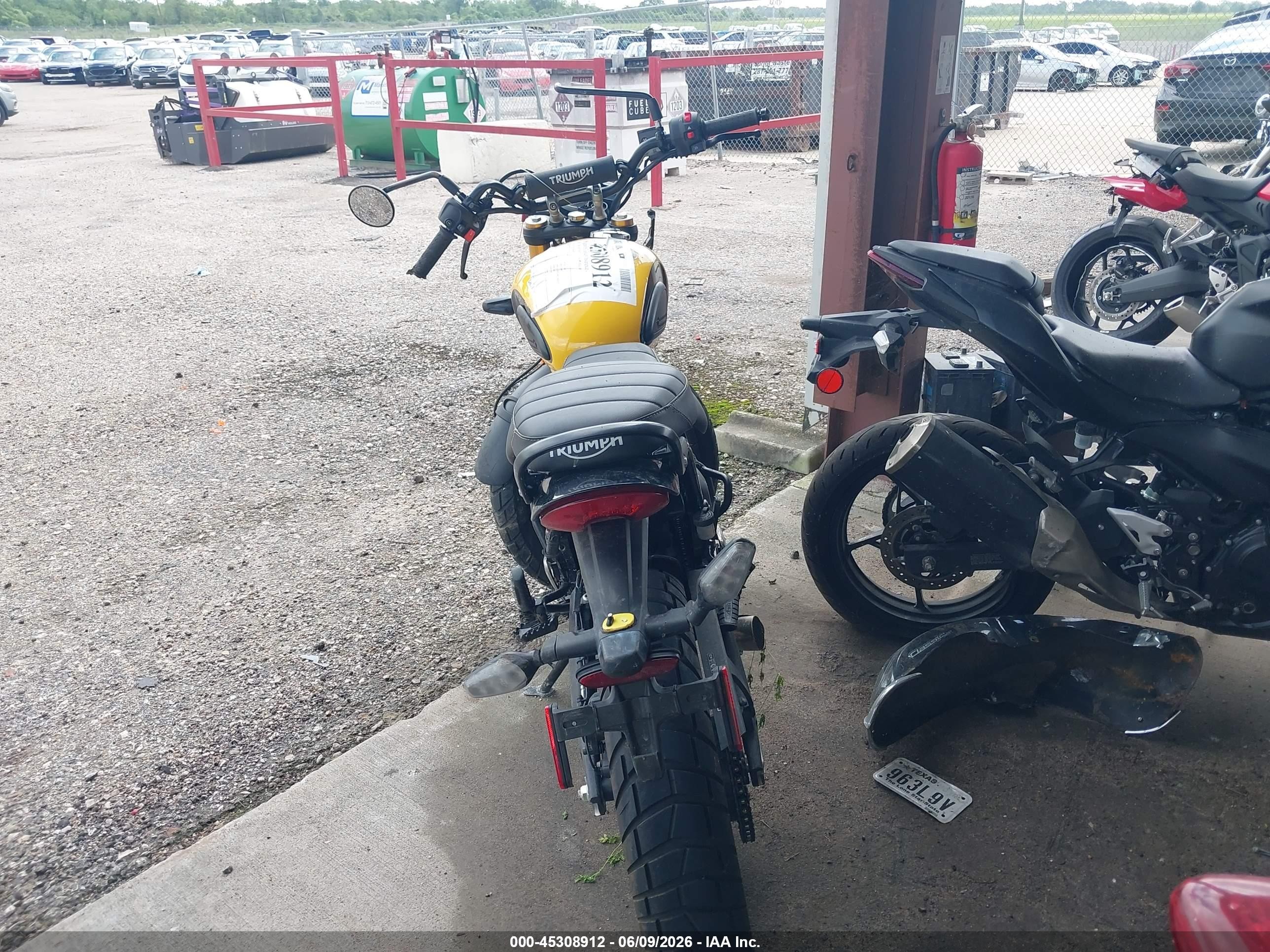 2026 Triumph motorcycle Scrambler VIN SMTT1376XTNA46985 IAAI salvage auction — Front End, Salvage (Texas), sold $500 on 2026-10-16 (photo 6)