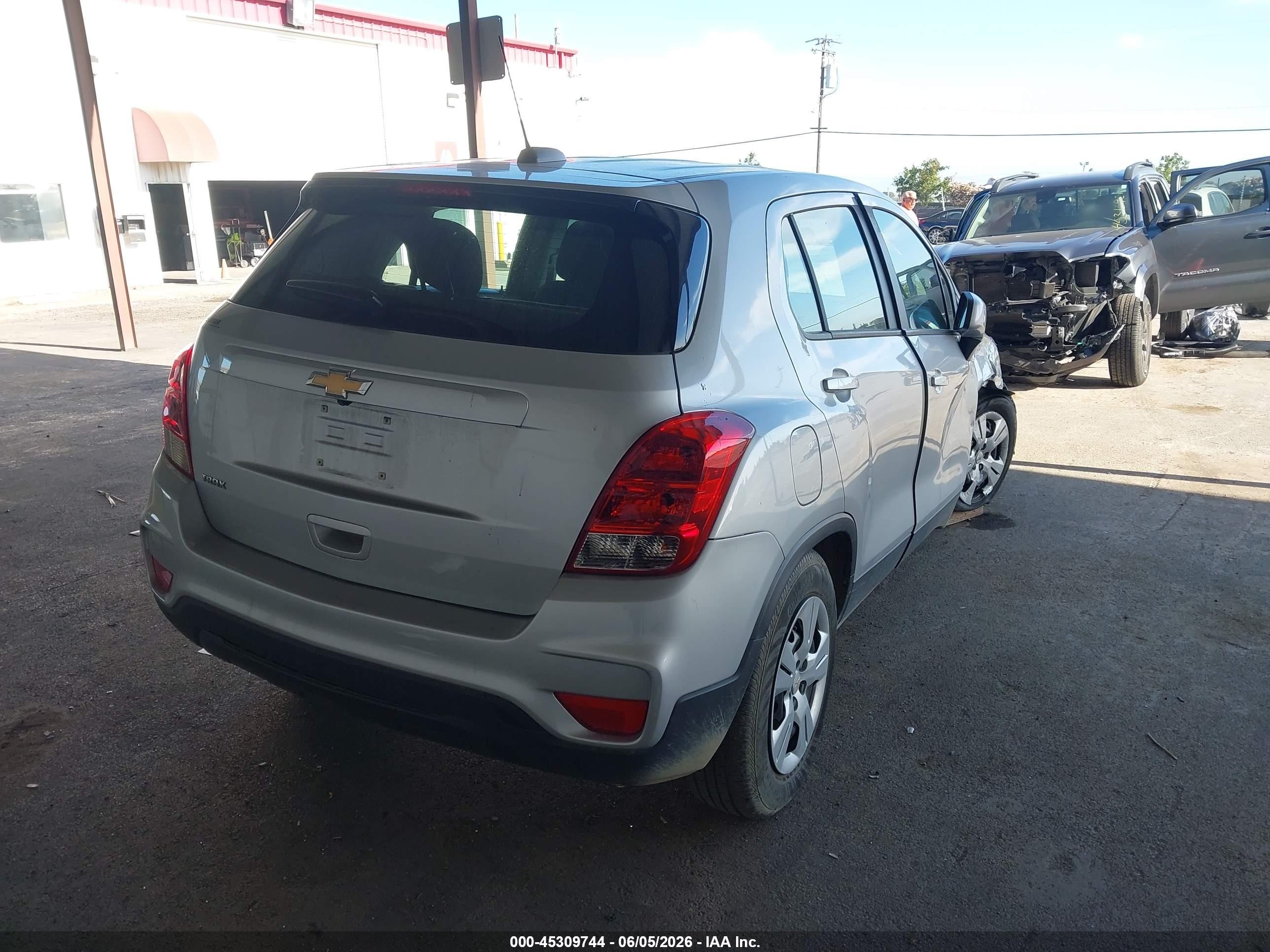 2018 Chevrolet Trax VIN KL7CJKSBXJB720686 IAAI salvage auction — Unknown, Salvage (California), sold $1,350 on 2026-07-09 (photo 4)