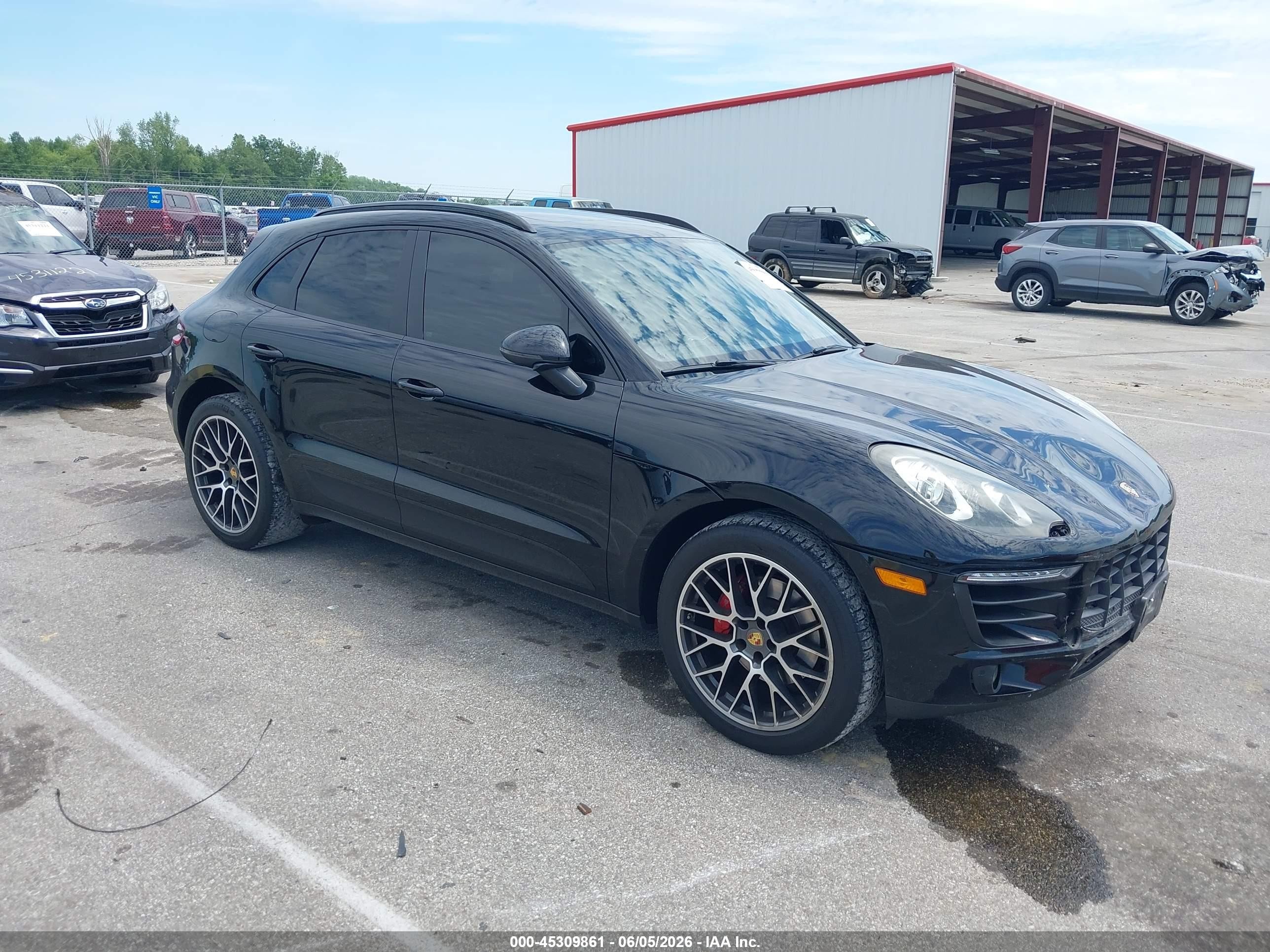 2018 Porsche Macan VIN WP1AA2A51JLB16880 — IAAI salvage auction photo