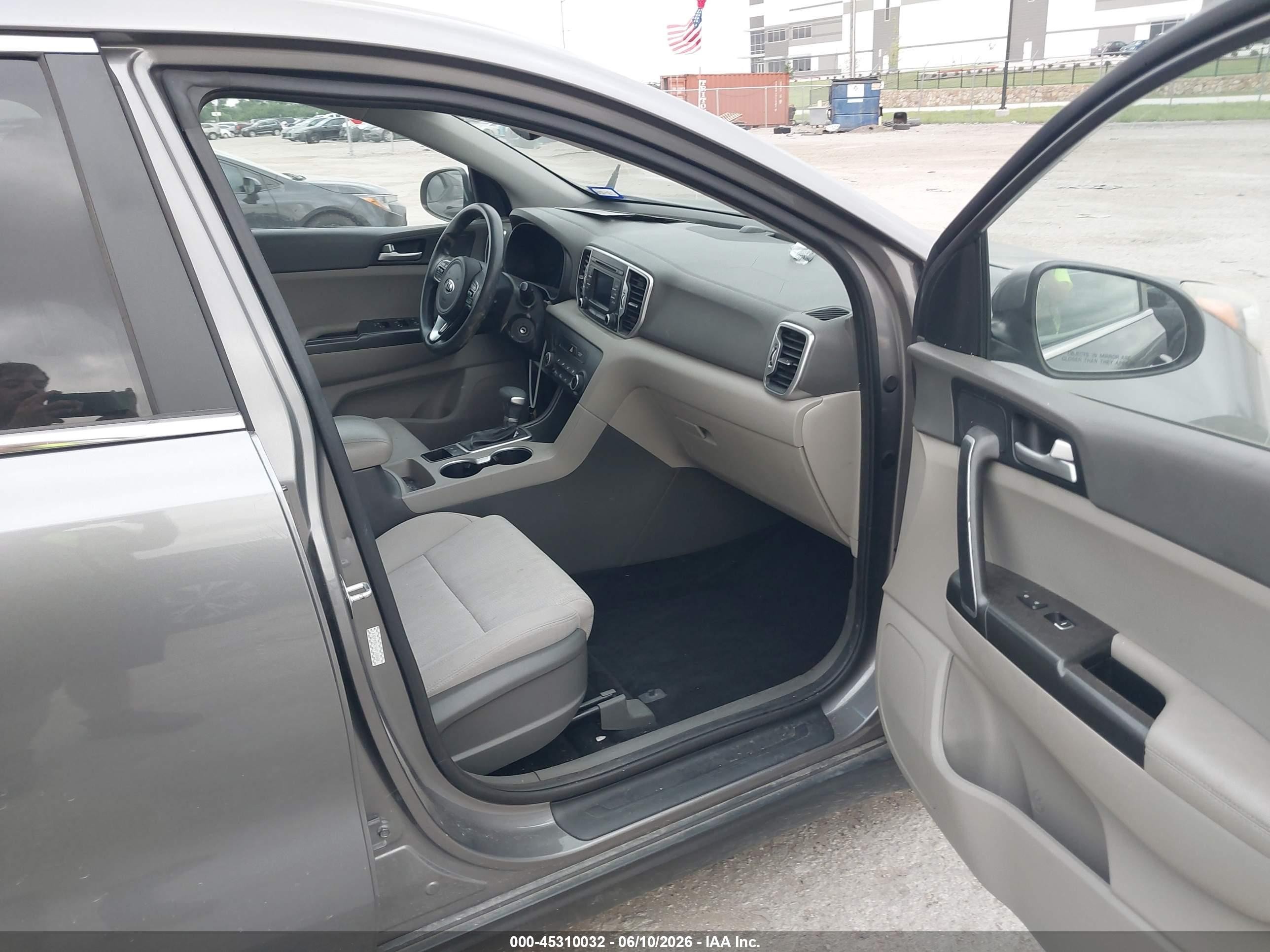 2017 Kia Sportage VIN KNDPM3AC4H7160480 IAAI salvage auction — Side, Original (Texas), sold $1,900 on 2026-07-10 (photo 5)