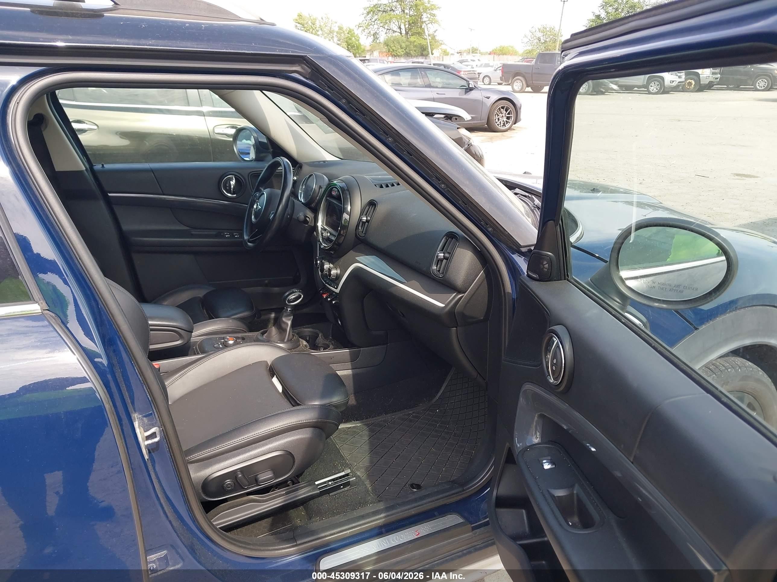 2018 Mini Countryman VIN WMZYT5C34J3E60486 IAAI salvage auction — Unknown, Salvage (Illinois), sold $2,050 on 2026-09-11 (photo 5)