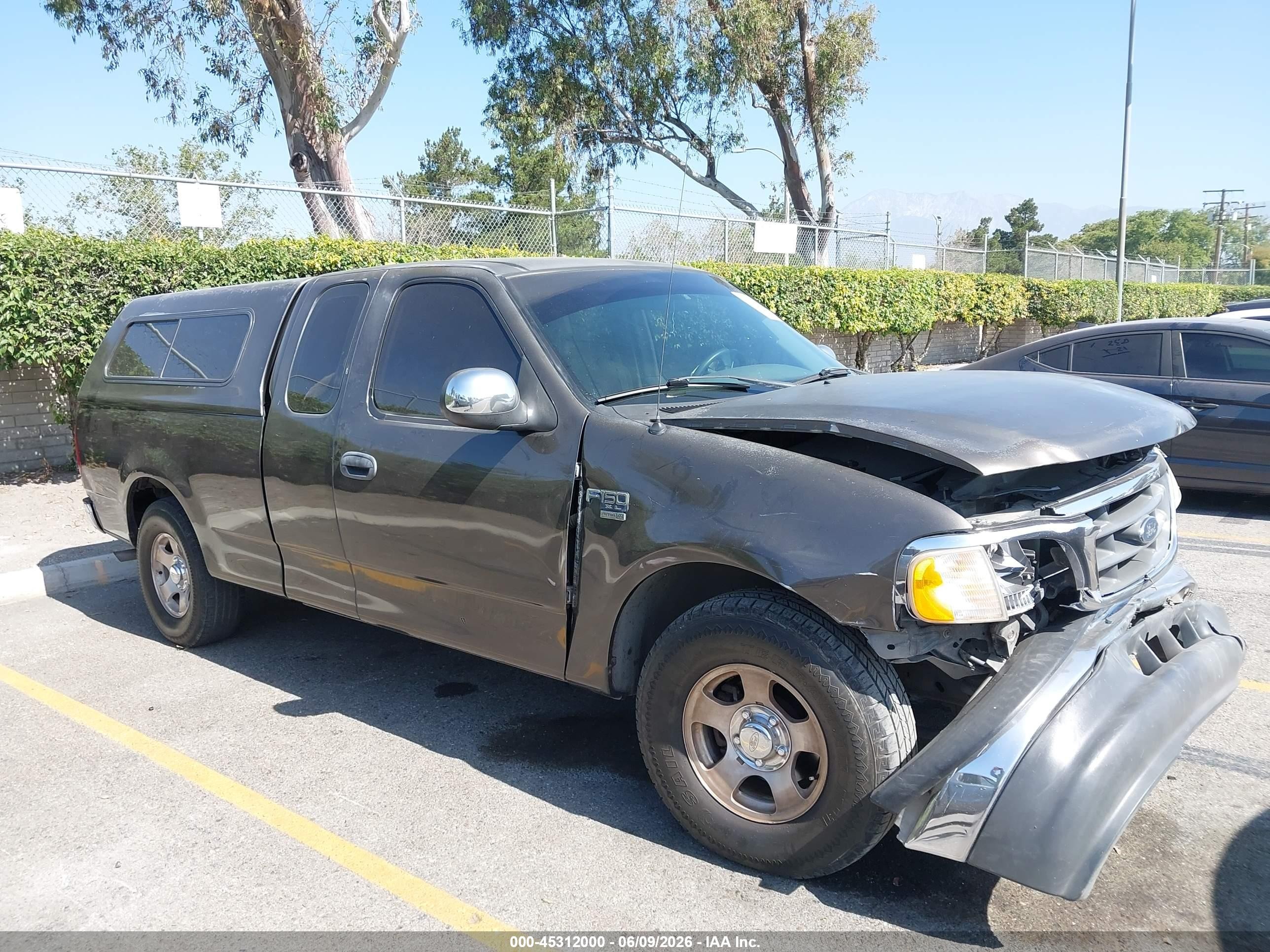 2002 Ford F-150 VIN 1FTRX17W82NA76154 IAAI salvage auction — Front End, Salvage (California), sold $675 on 2026-07-10 (photo 1)