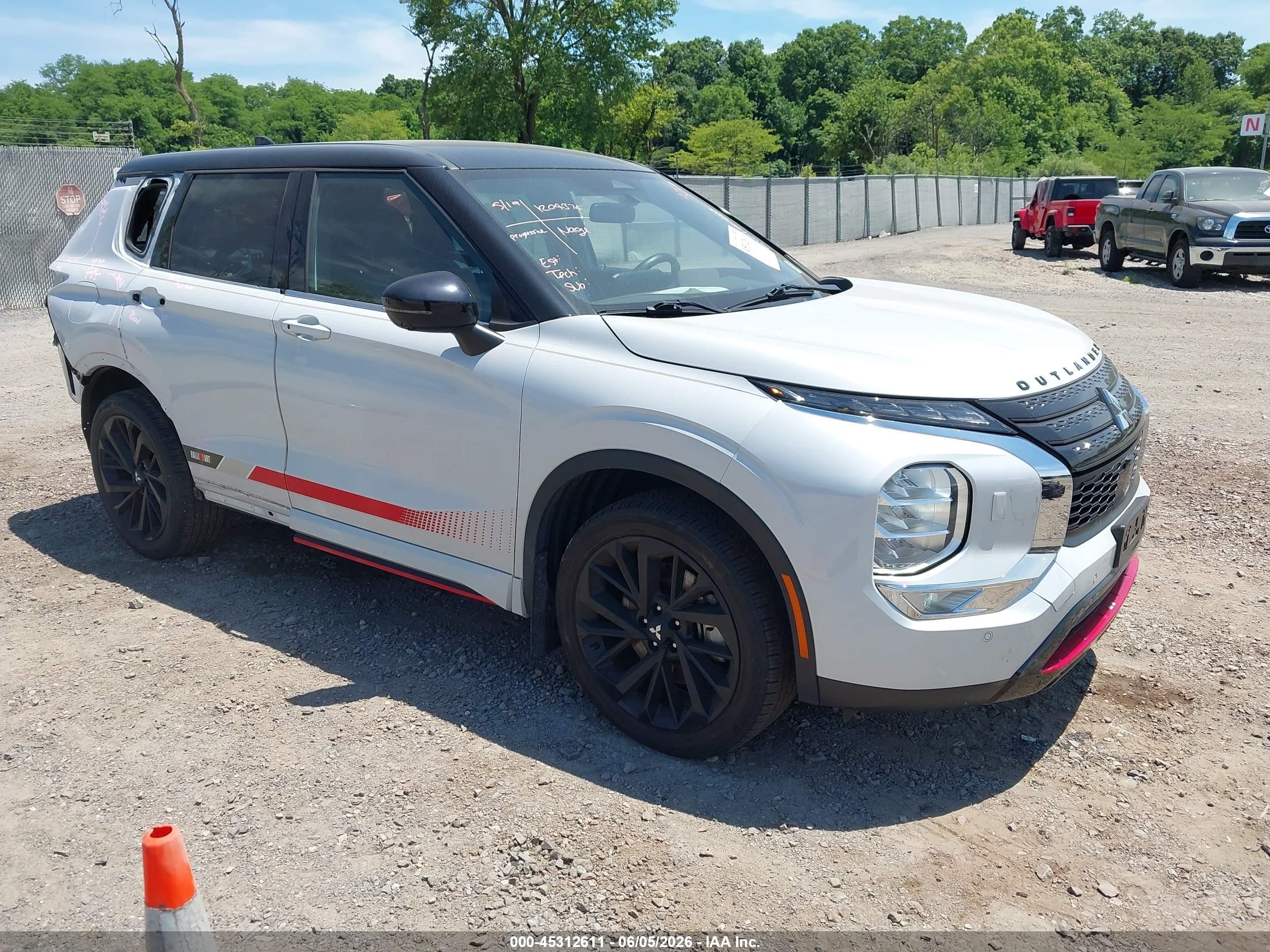 2023 Mitsubishi Outlander VIN JA4J4UA89PZ033115 — IAAI salvage auction photo