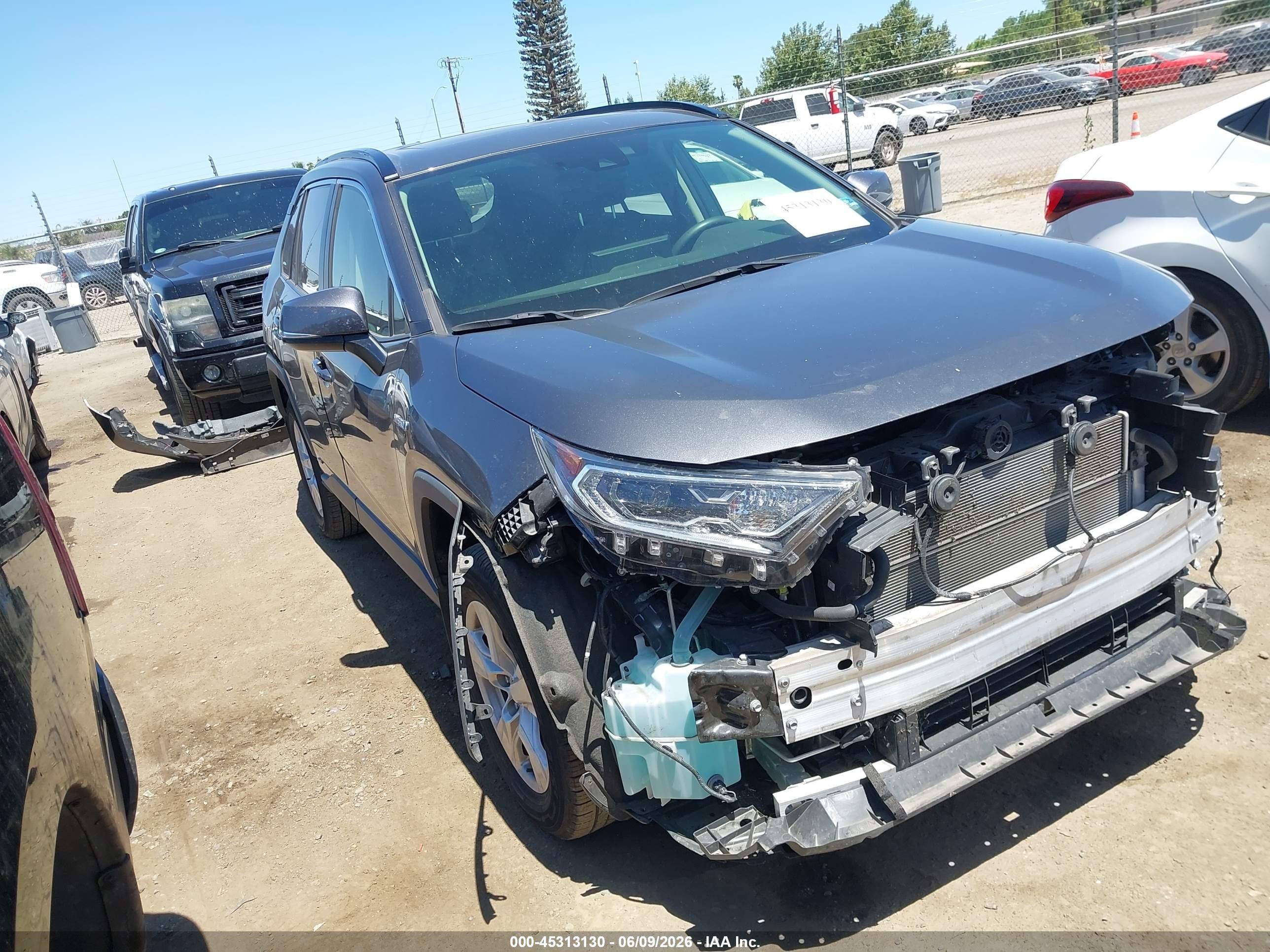 2020 Toyota RAV4 Hybrid VIN JTMRWRFV6LD043946 — IAAI salvage auction photo